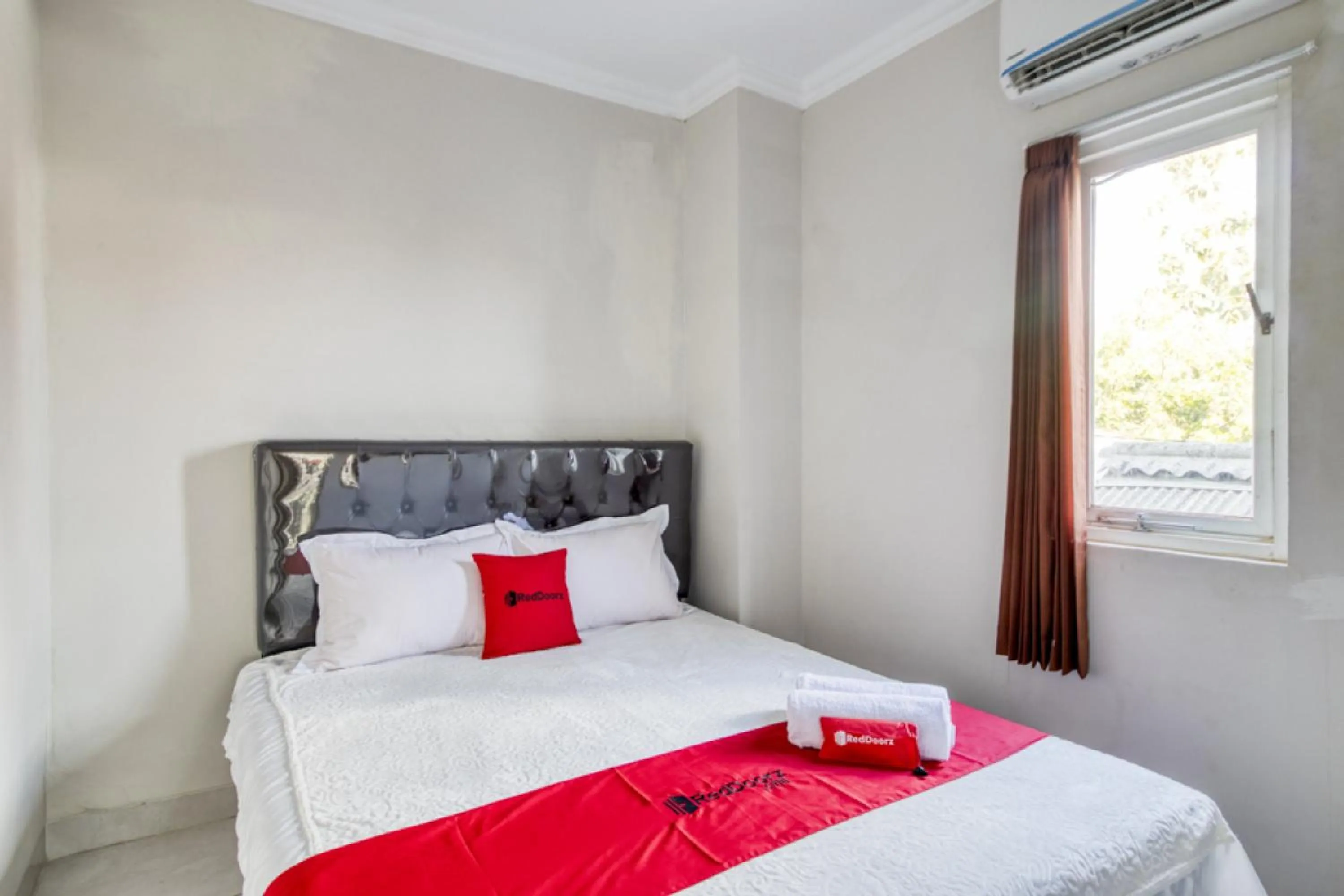 Double Room in RedDoorz near Condongcatur Bus Station