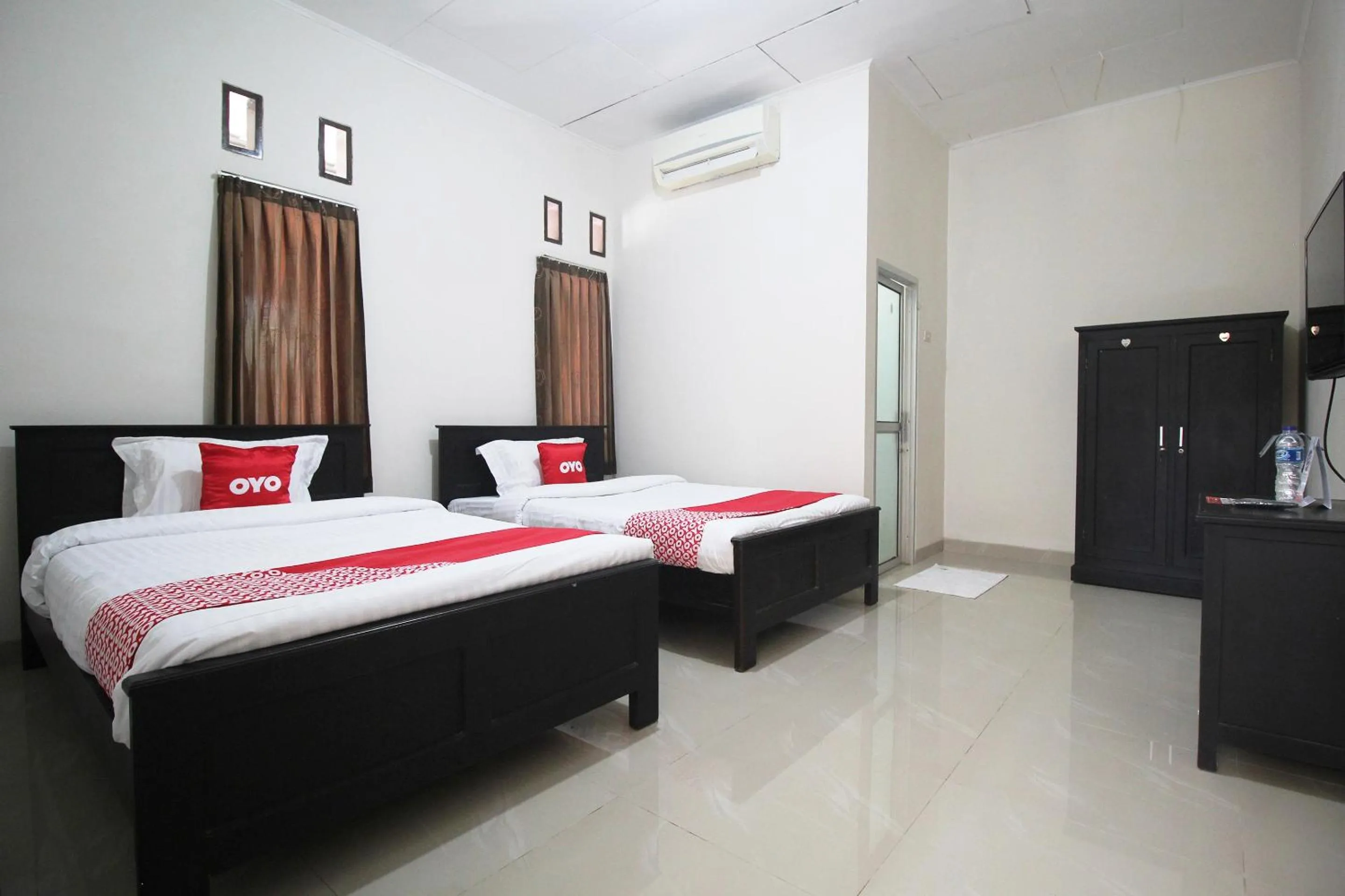 Standard Twin Room in Hotel O Wisma Ray Syariah