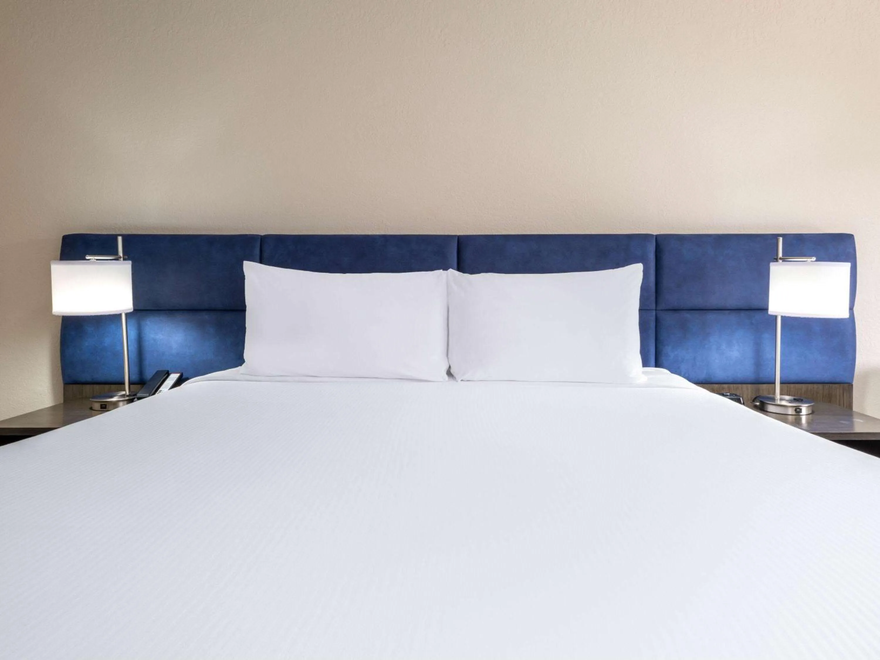 King Room - Non-Smoking in Wyndham Boca Raton Hotel