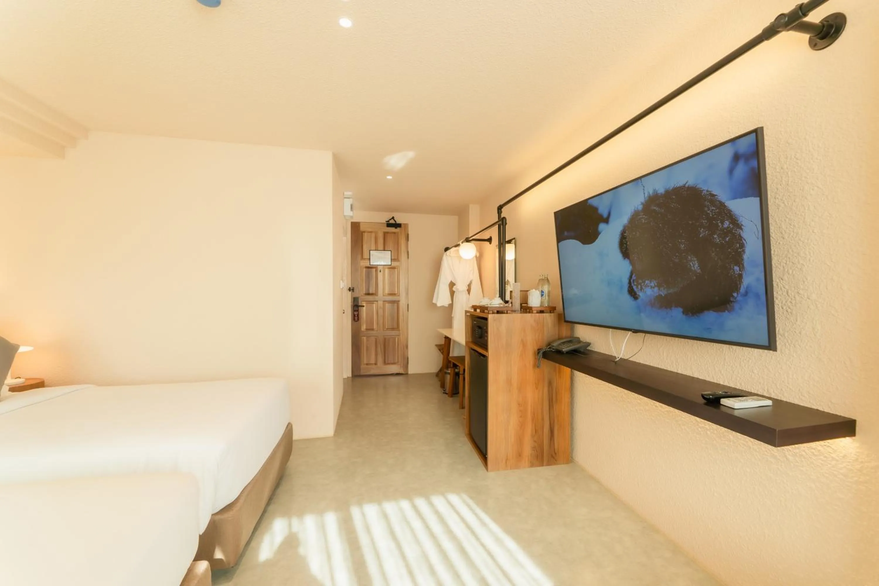 Deluxe Double or Twin Room with Balcony in Mai Hotel