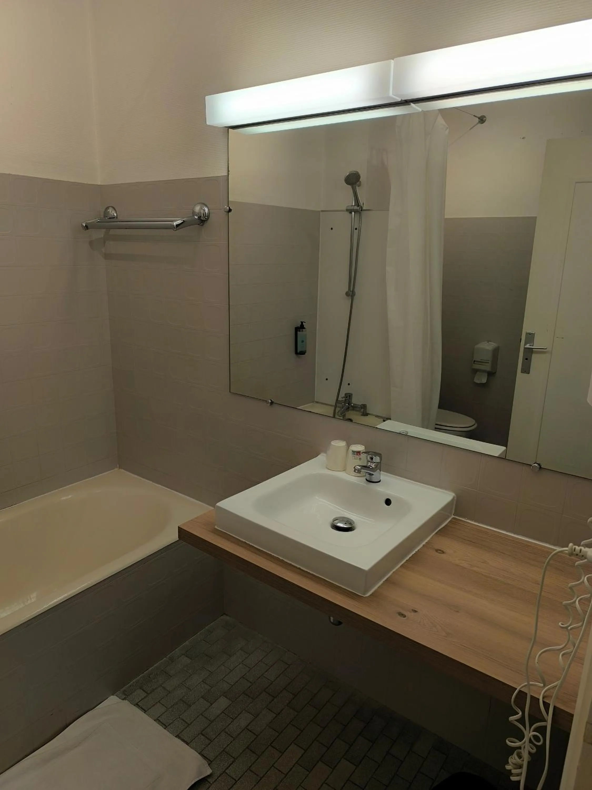 Triple Room in Adonis Lyon Est Hôtel Artys