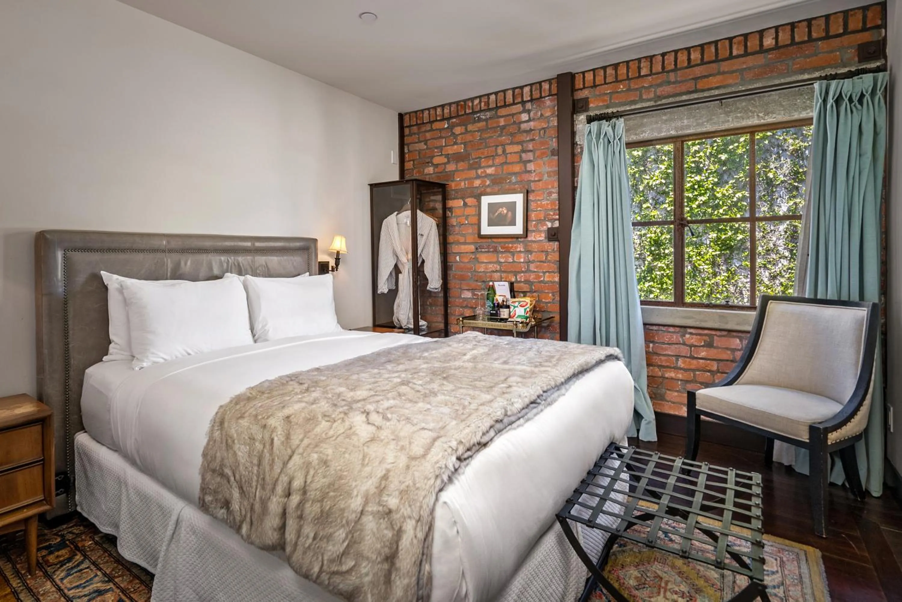 Classic Queen Room in Granada Hotel & Bistro