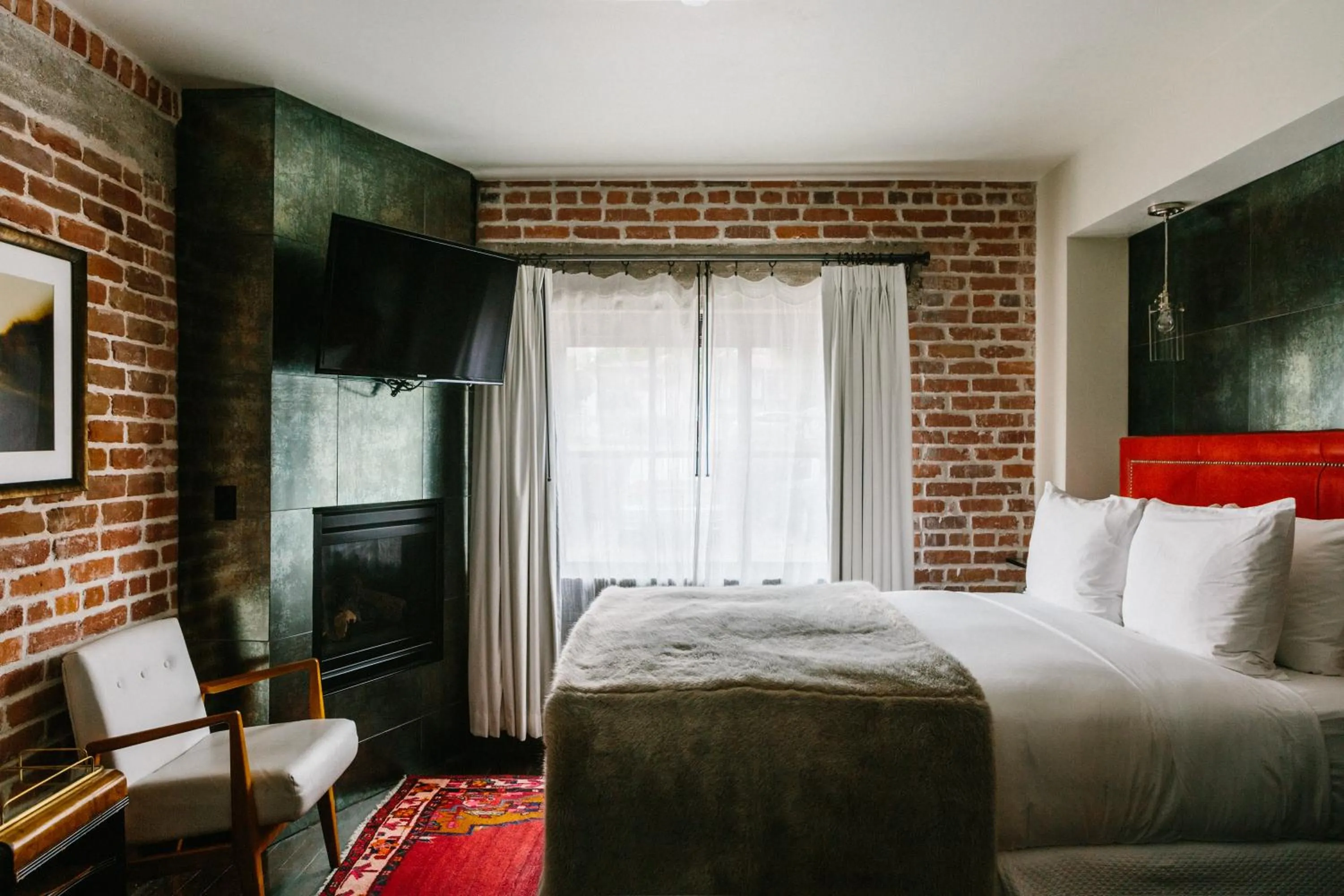 Deluxe Queen Room in Granada Hotel & Bistro