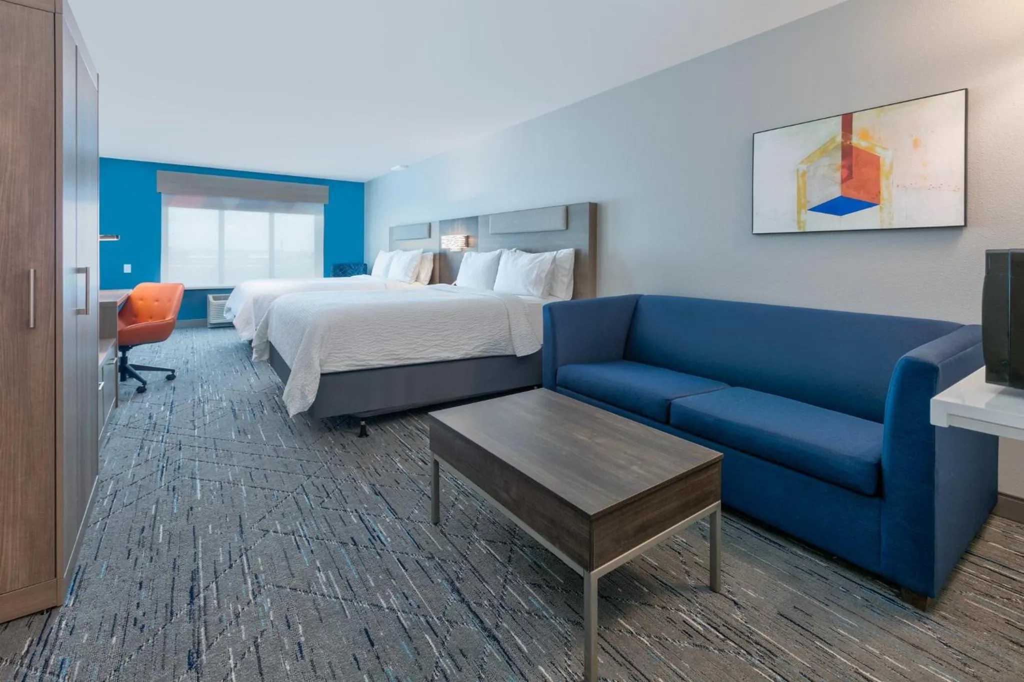 Queen Suite with Two Queen Beds and Tub - Mobility Accessible in Holiday Inn Express Hotel & Suites Shakopee by IHG