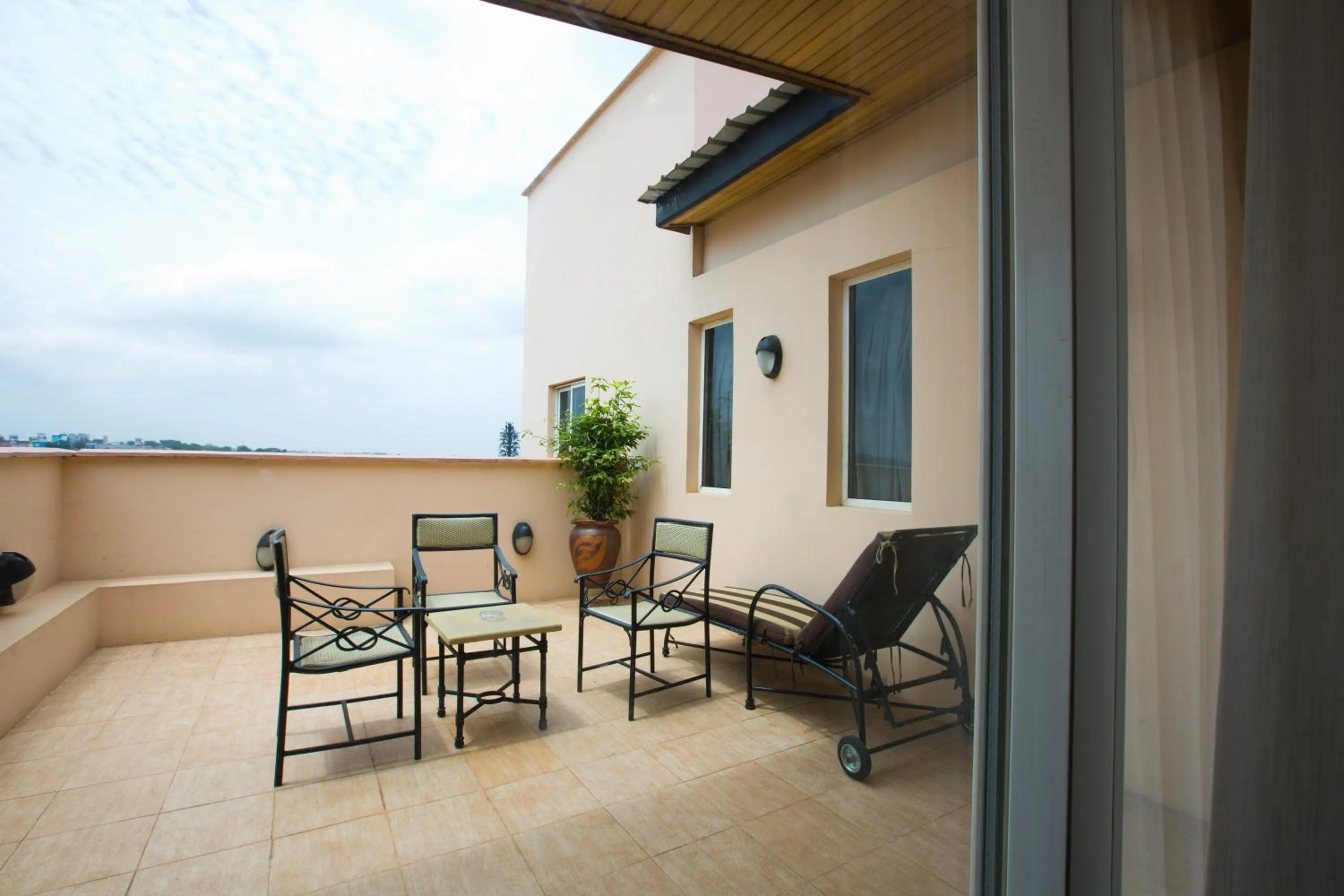 Deluxe Junior Suite in The African Regent Hotel