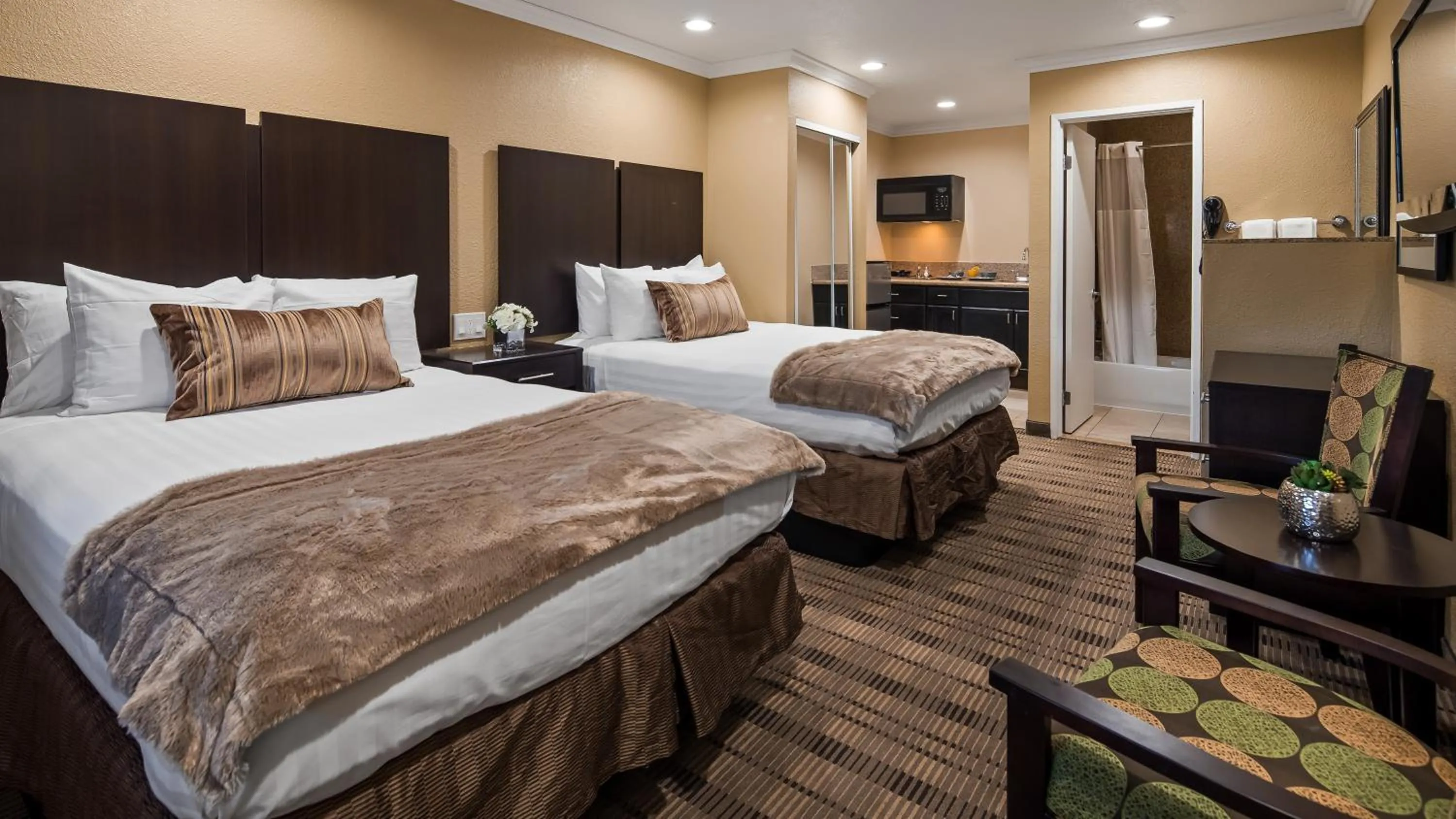 Queen Room with Two Queens Beds with Kitchenette in Best Western Poway/San Diego Hotel