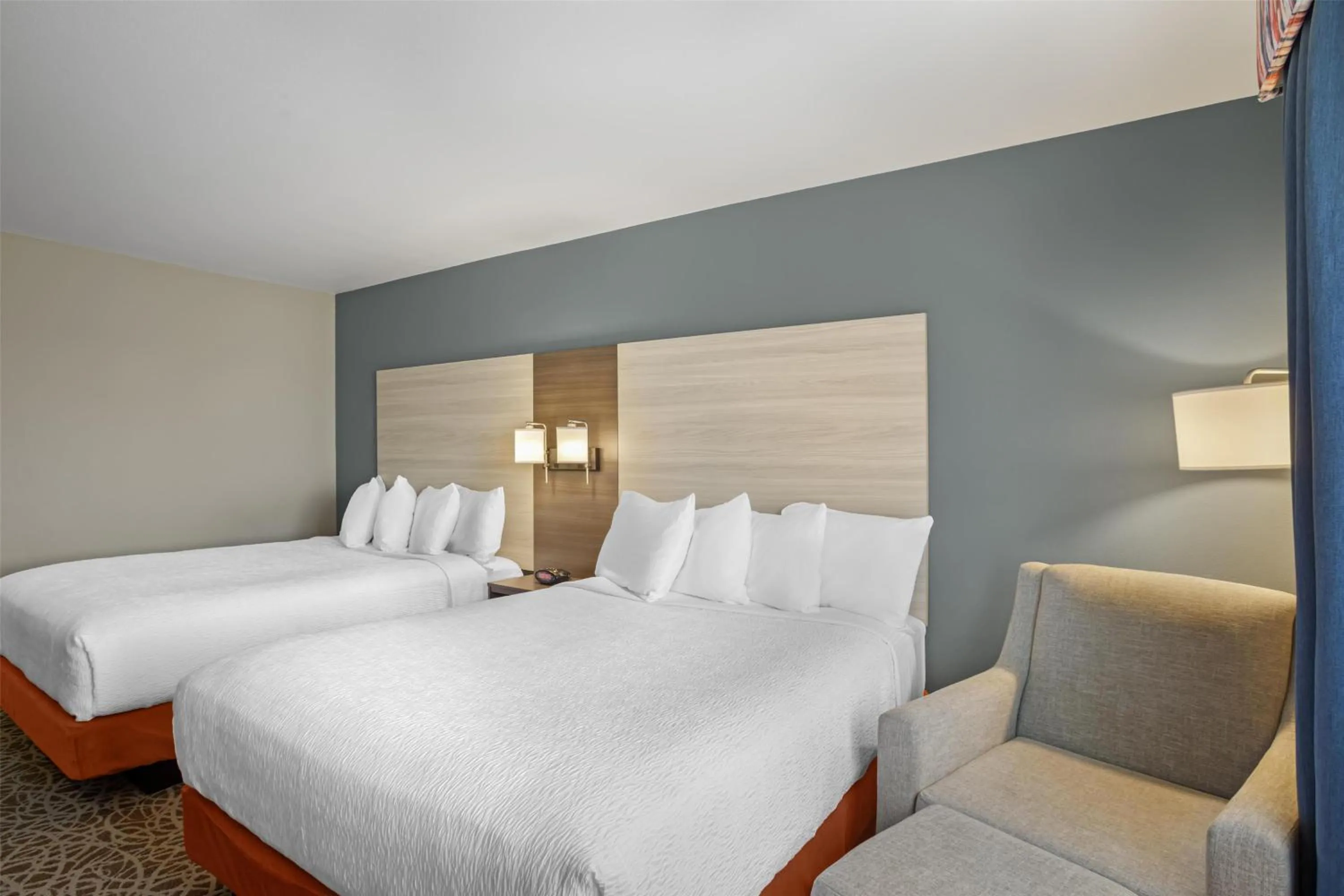 Queen Room with Two Queen Beds - Disability Access in Best Western Porterville Inn