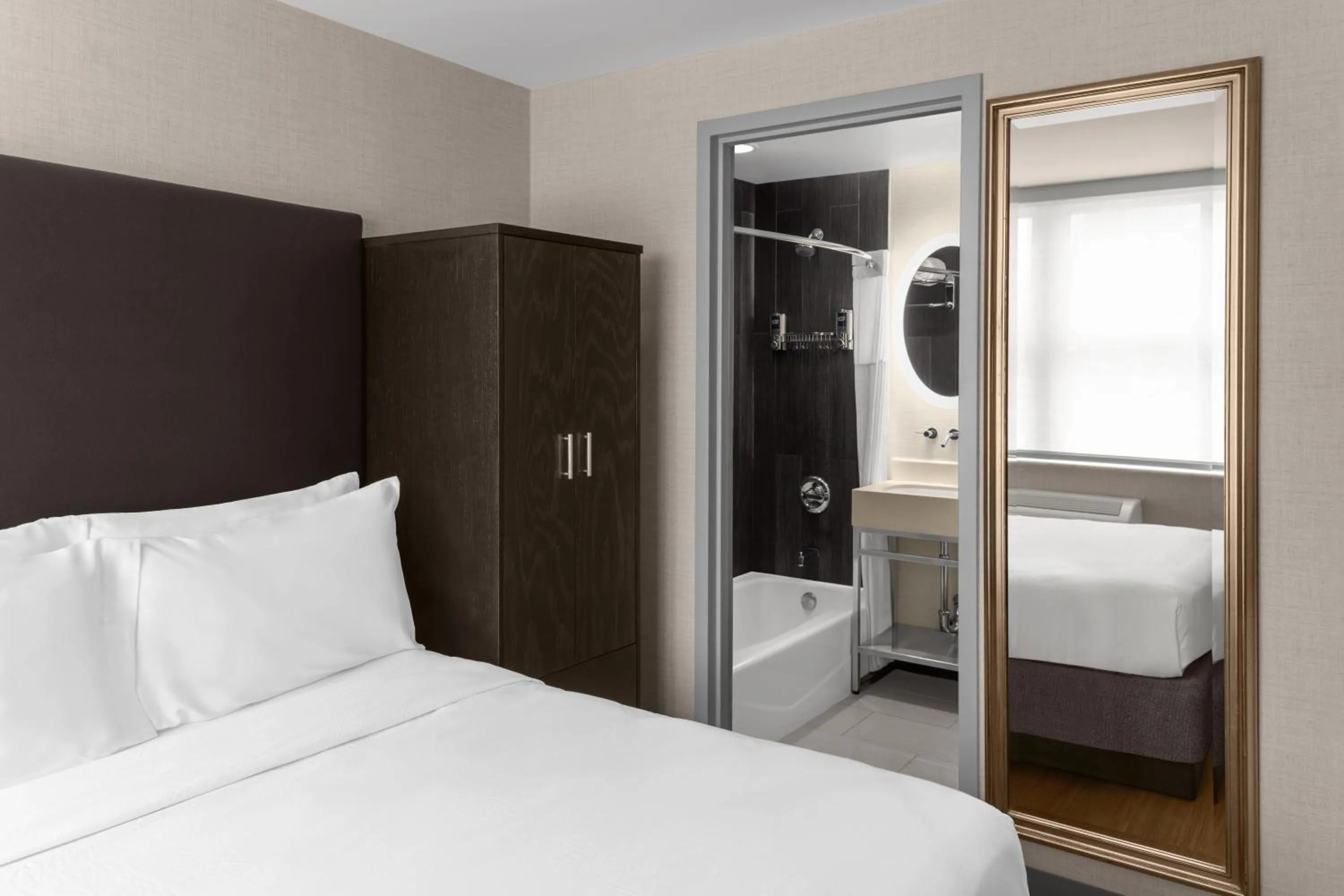 Queen Room - Disability Access in Solita Soho Hotel