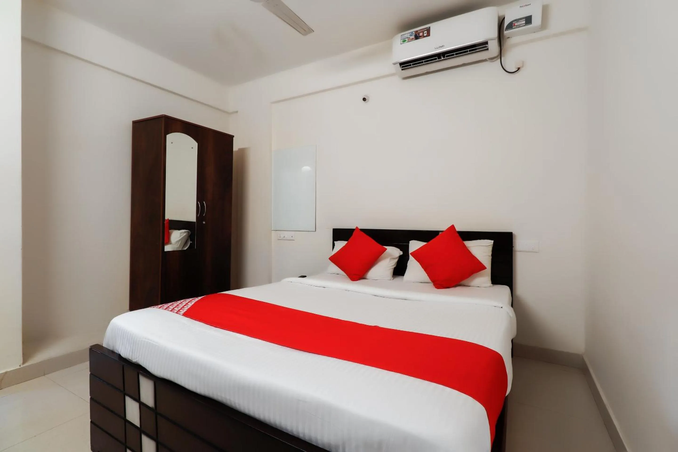 Small Double Room - single occupancy in GN Collection O Near Rajajinagar Industrial Estate