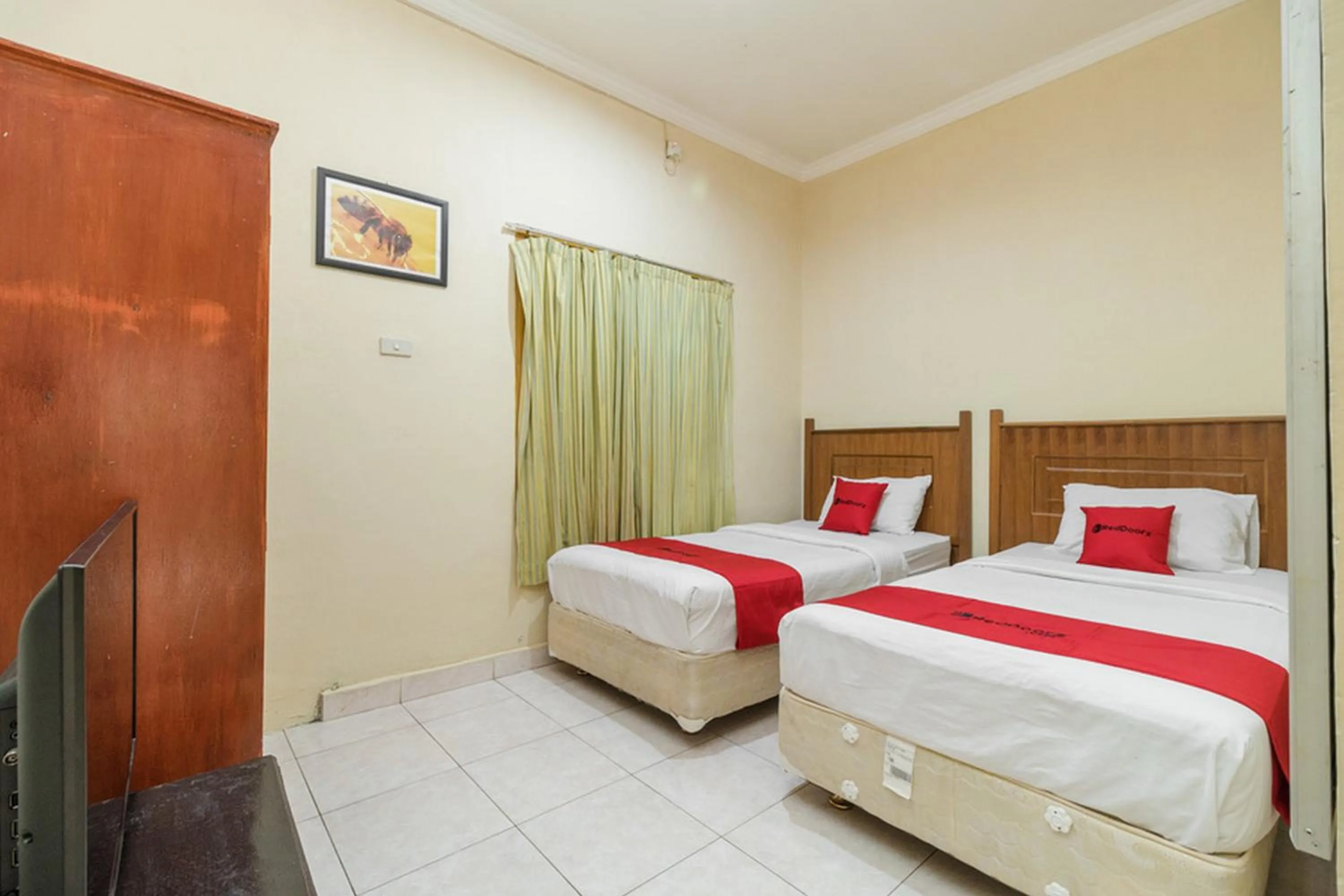 Twin Room in RedDoorz @ Jalan lintas Sumatera Lahat