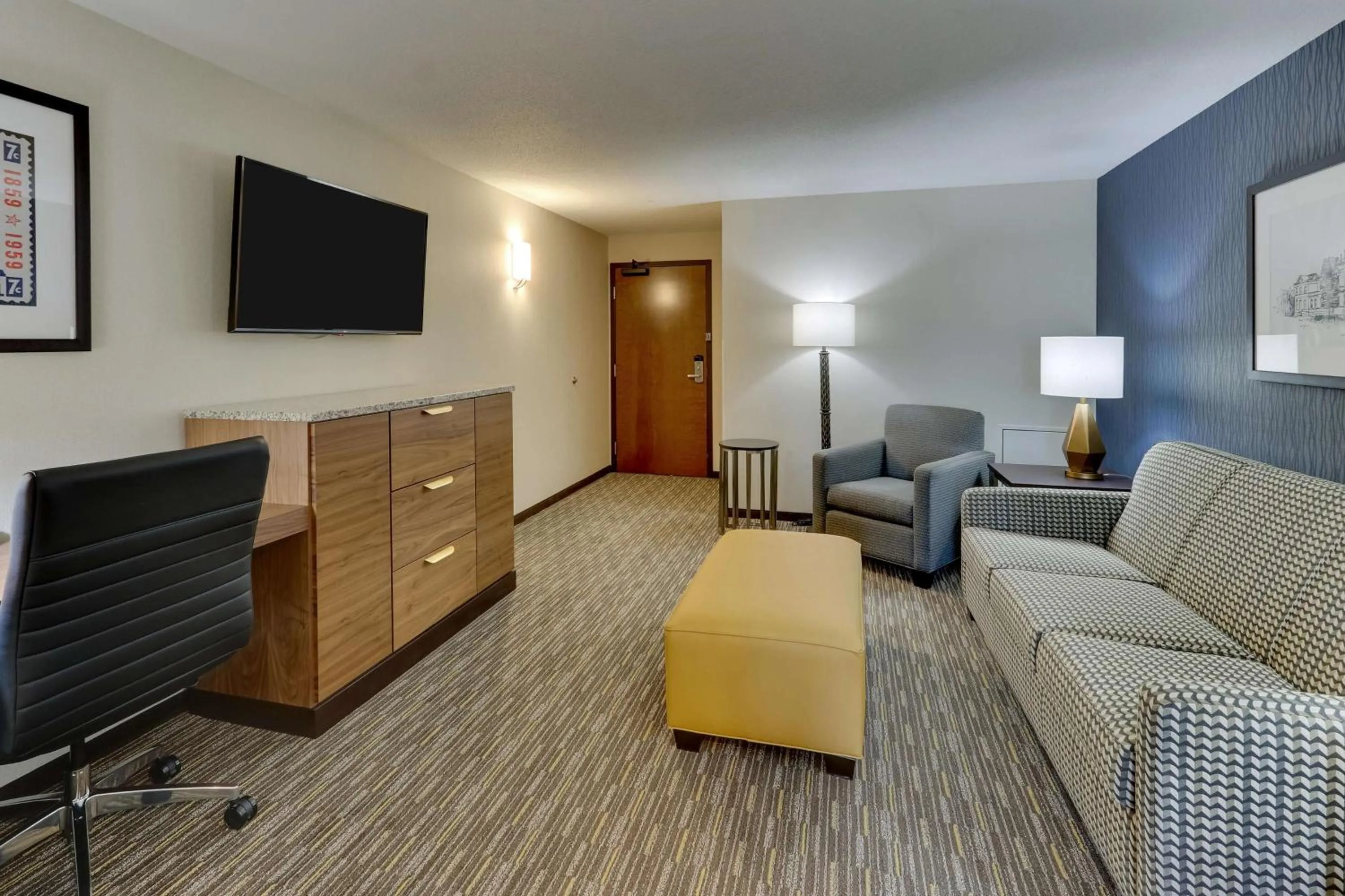 Superior King Suite in Drury Inn & Suites Lafayette IN