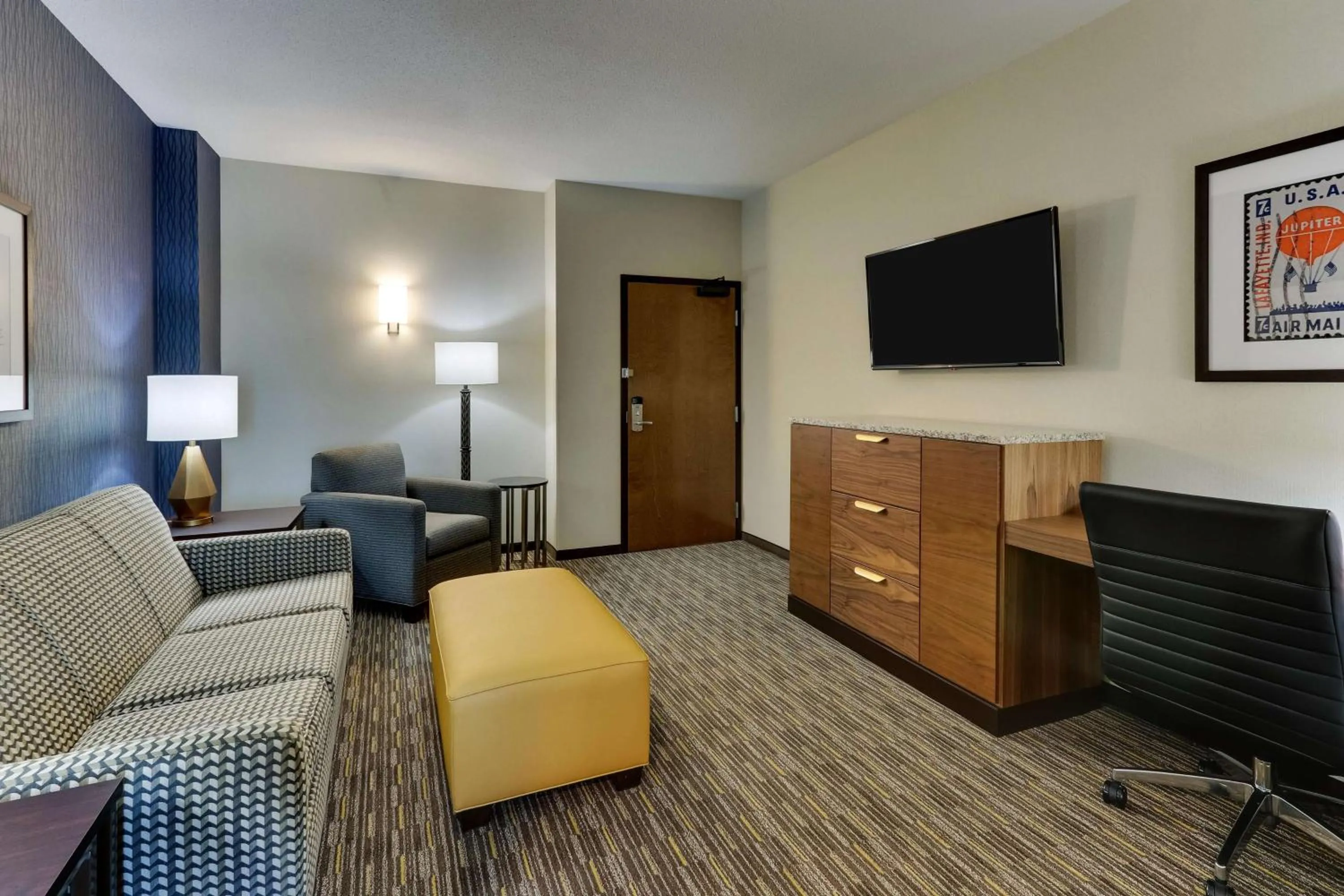 Queen Suite with Sofa Bed - Hearing Accessible in Drury Inn & Suites Lafayette IN