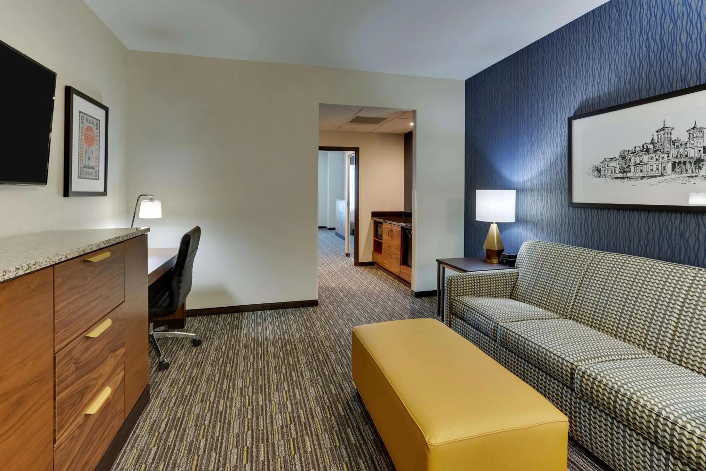 Deluxe Queen Suite in Drury Inn & Suites Lafayette IN