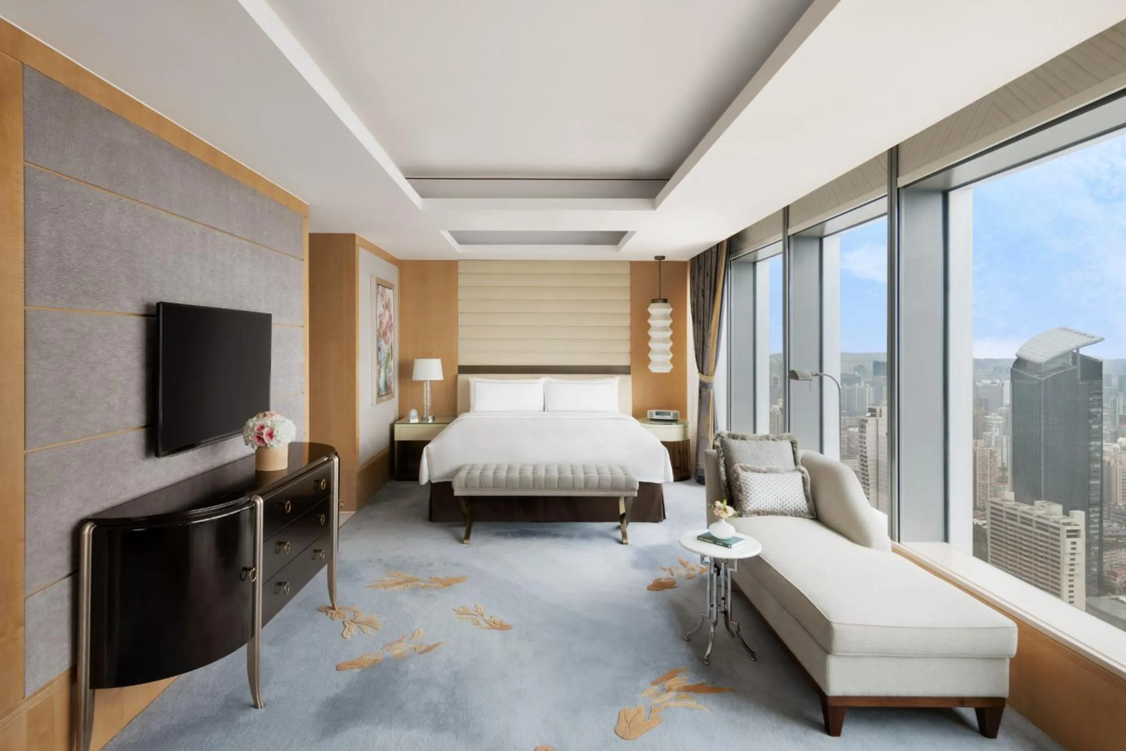 Deluxe Suite in Jing An Shangri-La, Shanghai - sits centrally amid Puxi's iconic landmarks, uniquely positioned nearby Jing'an Temple