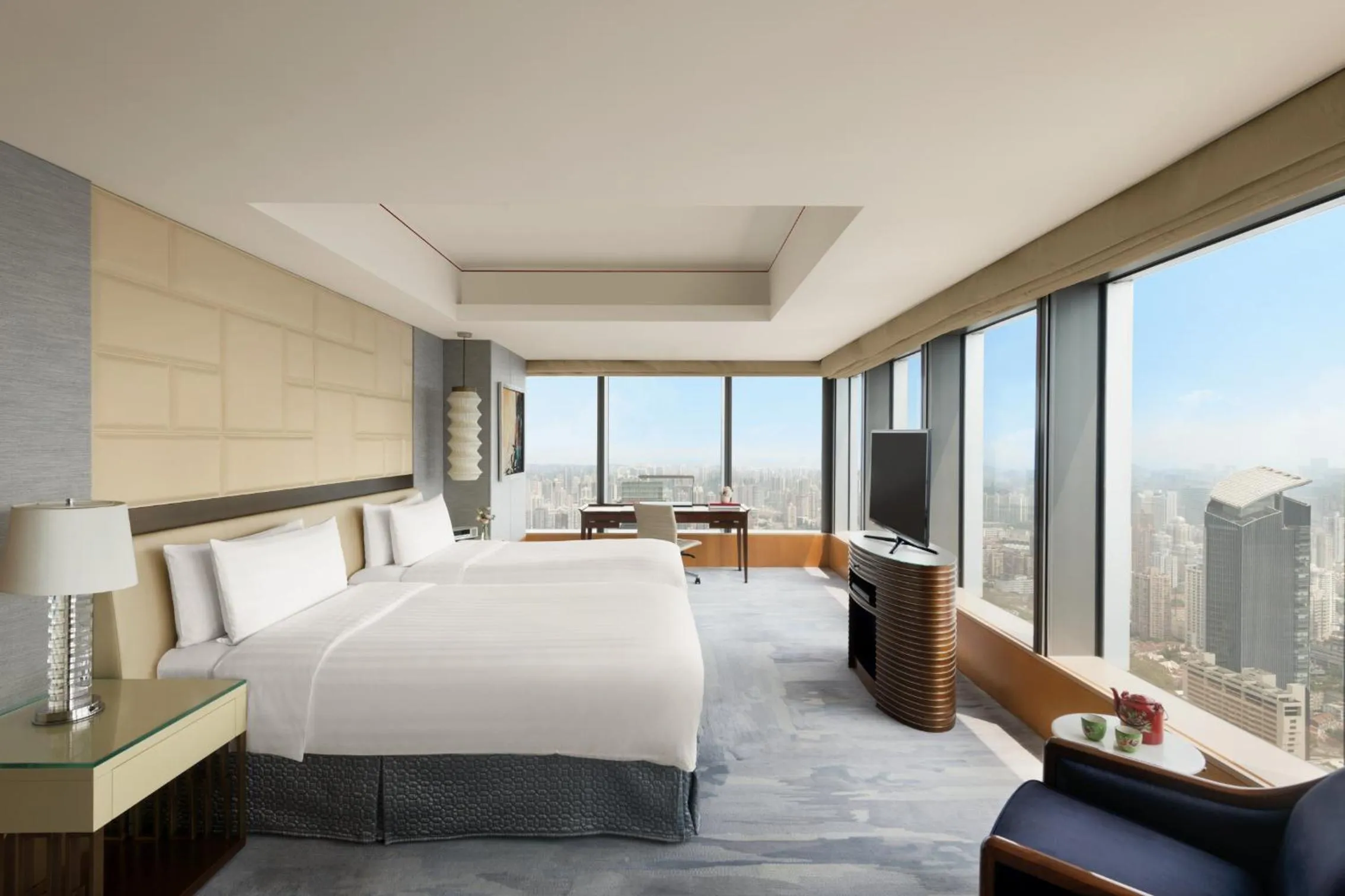 Horizon Club Grand Premier Twin - single occupancy in Jing An Shangri-La, Shanghai - sits centrally amid Puxi's iconic landmarks, uniquely positioned nearby Jing'an Temple