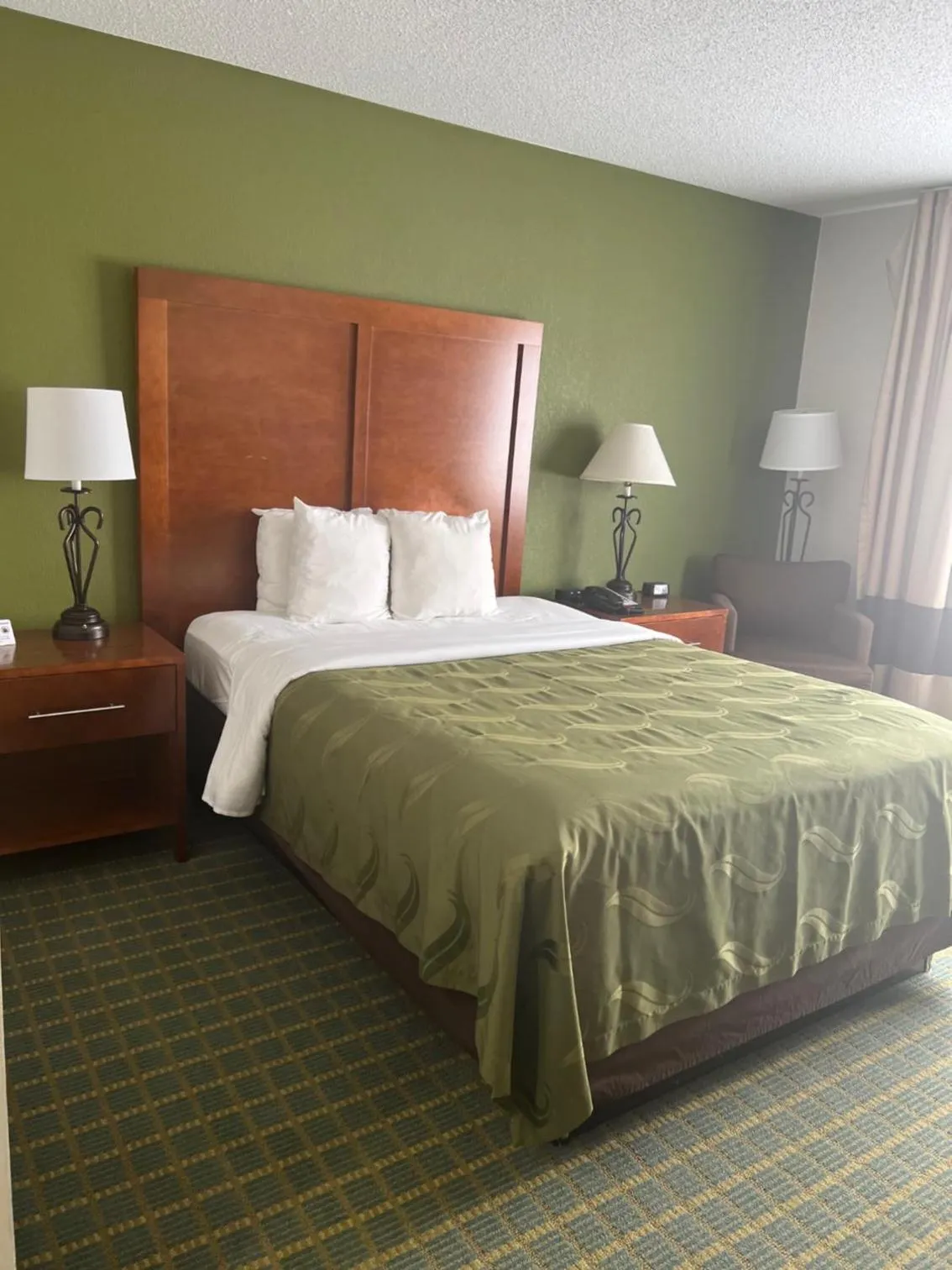 Queen Room - Non-Smoking in Quality Inn Seekonk-Providence