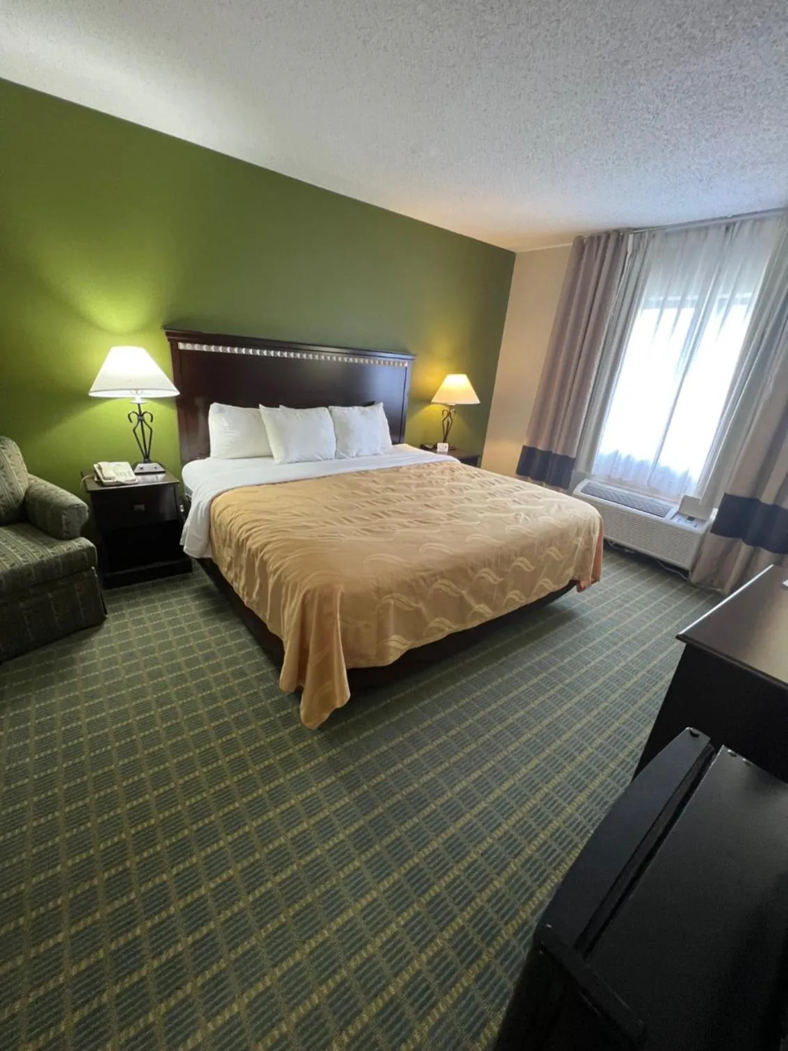 King Room - Non-Smoking in Quality Inn Seekonk-Providence