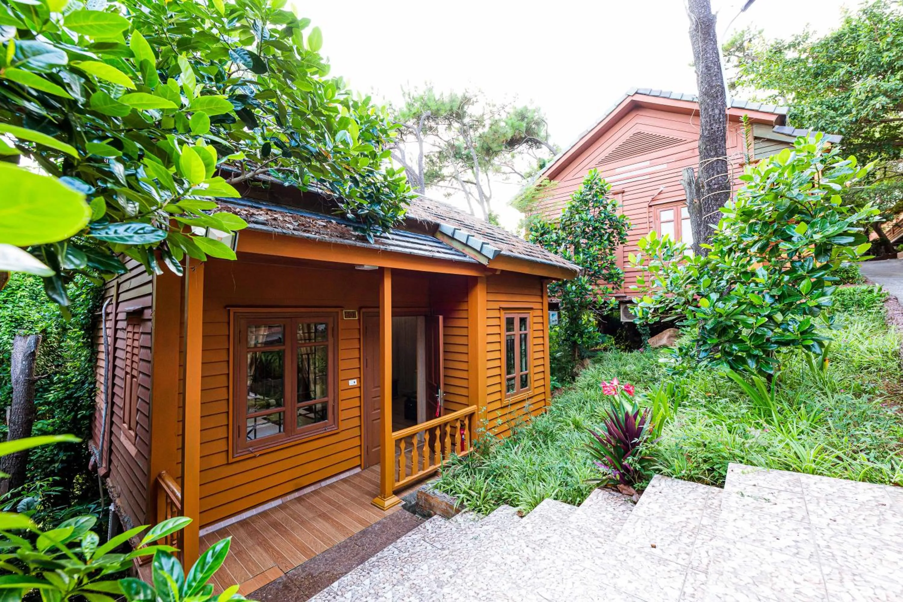 Deluxe Bungalow with Garden View in Hon Dau Resort