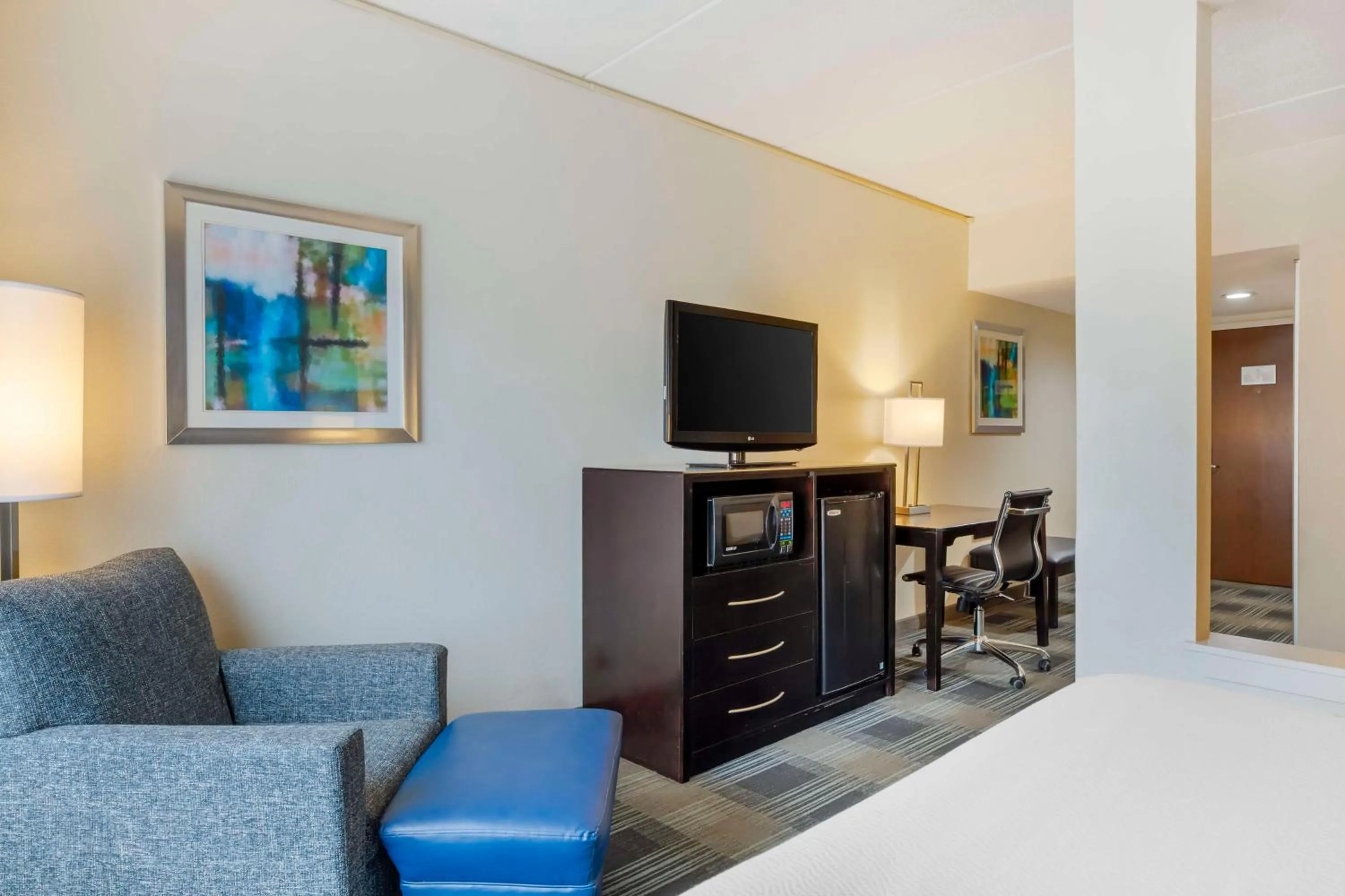 King Room in Best Western Hartford Hotel and Suites