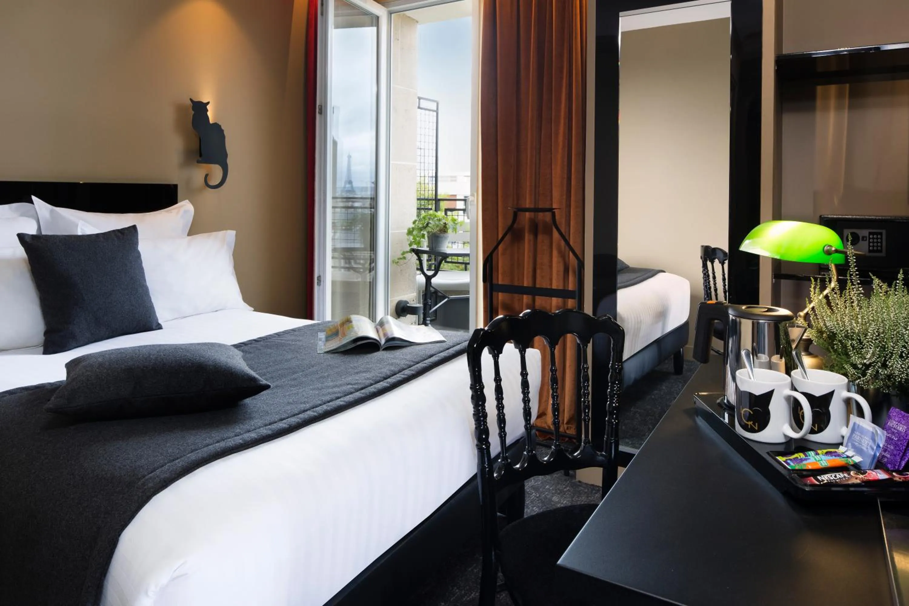 Single Room in Hotel Le Chat Noir