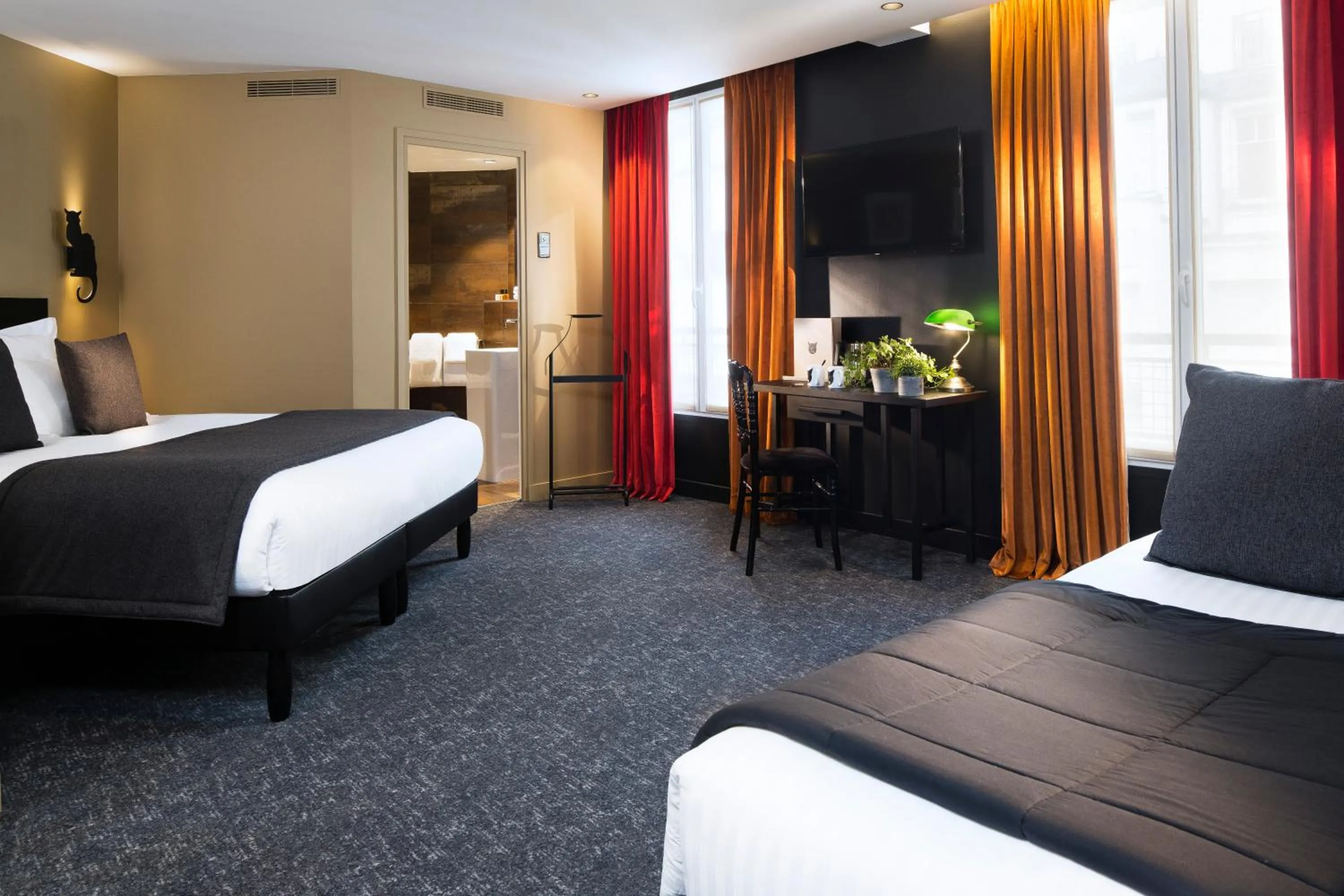 Deluxe Triple Room in Hotel Le Chat Noir