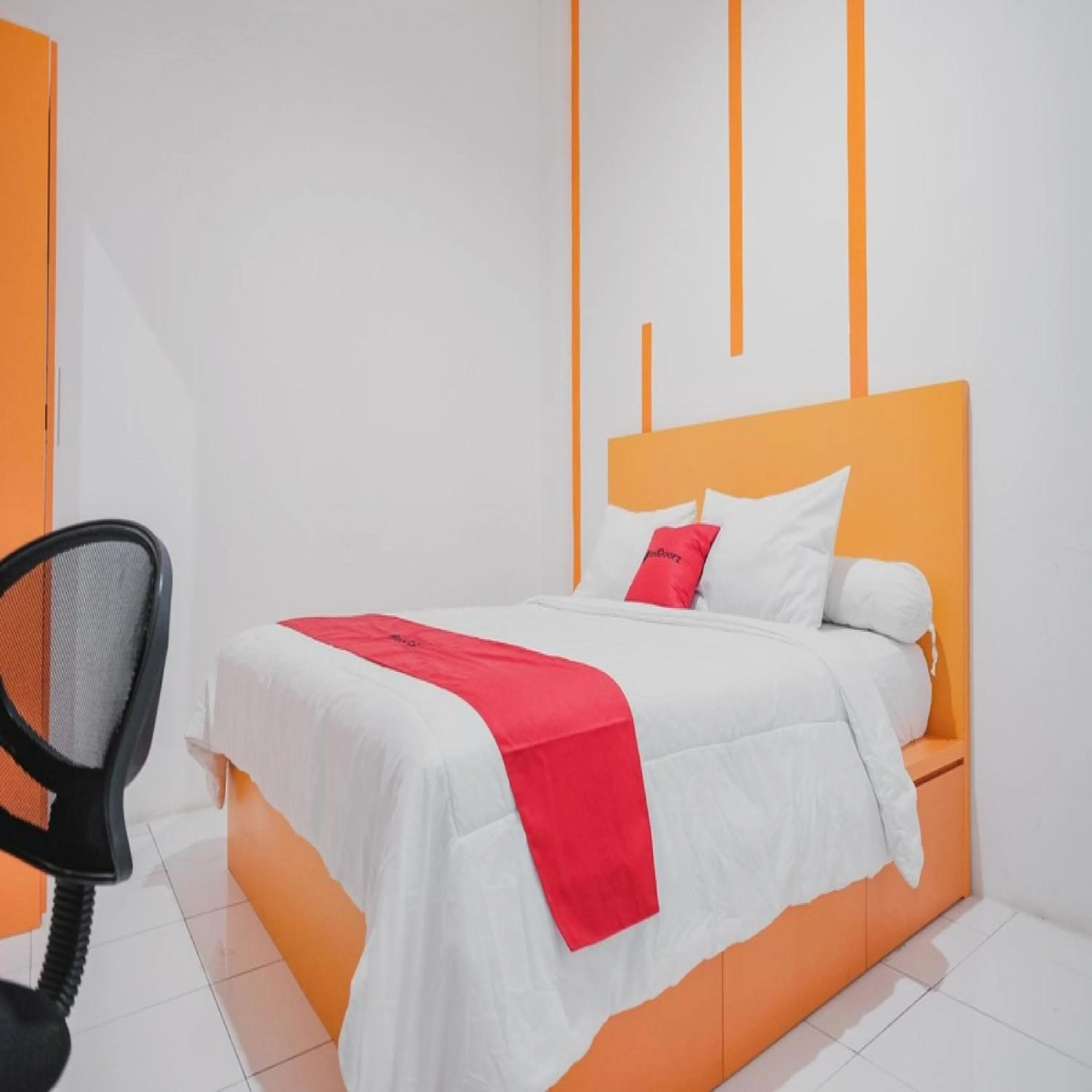 Standard Double Room in RedDoorz @ Jalan Sukabangun 2 Palembang
