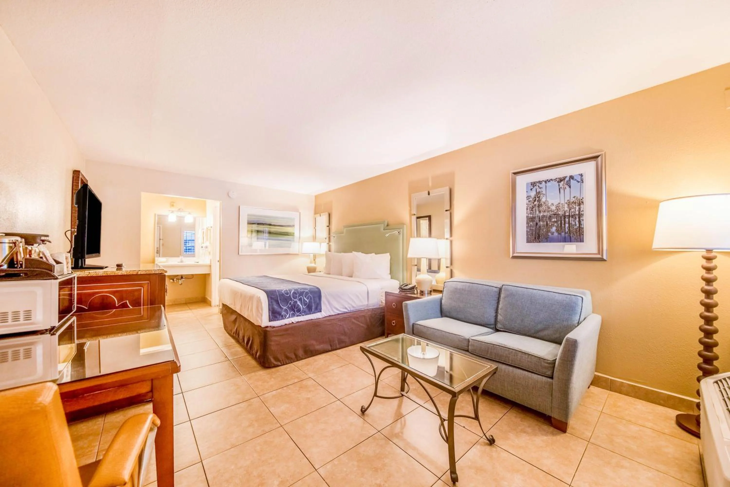 Deluxe King Room - Non-Smoking in Seasons Florida Resort