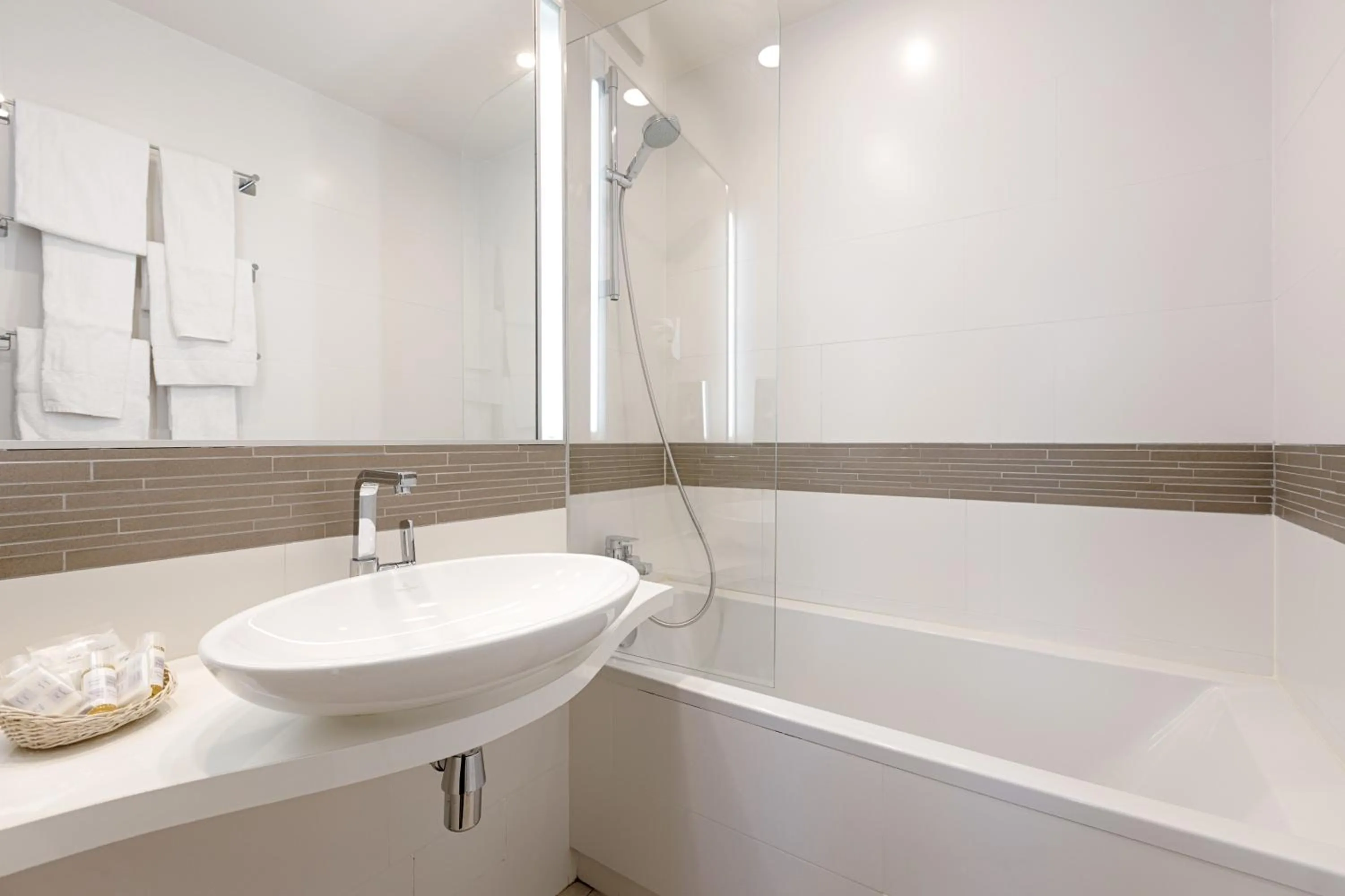 Superior Twin Room in Apollinaire