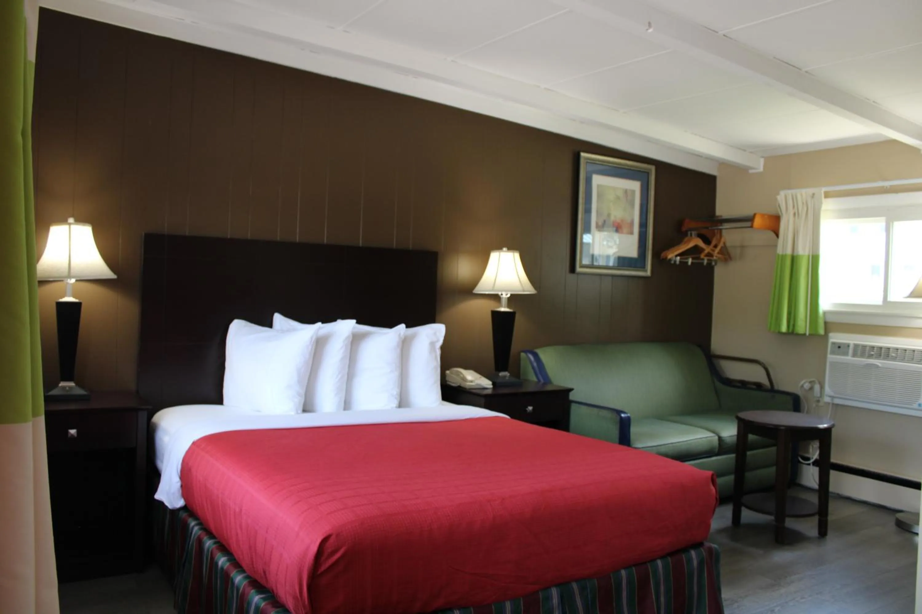 Standard Queen Room in Claremont Motor Lodge