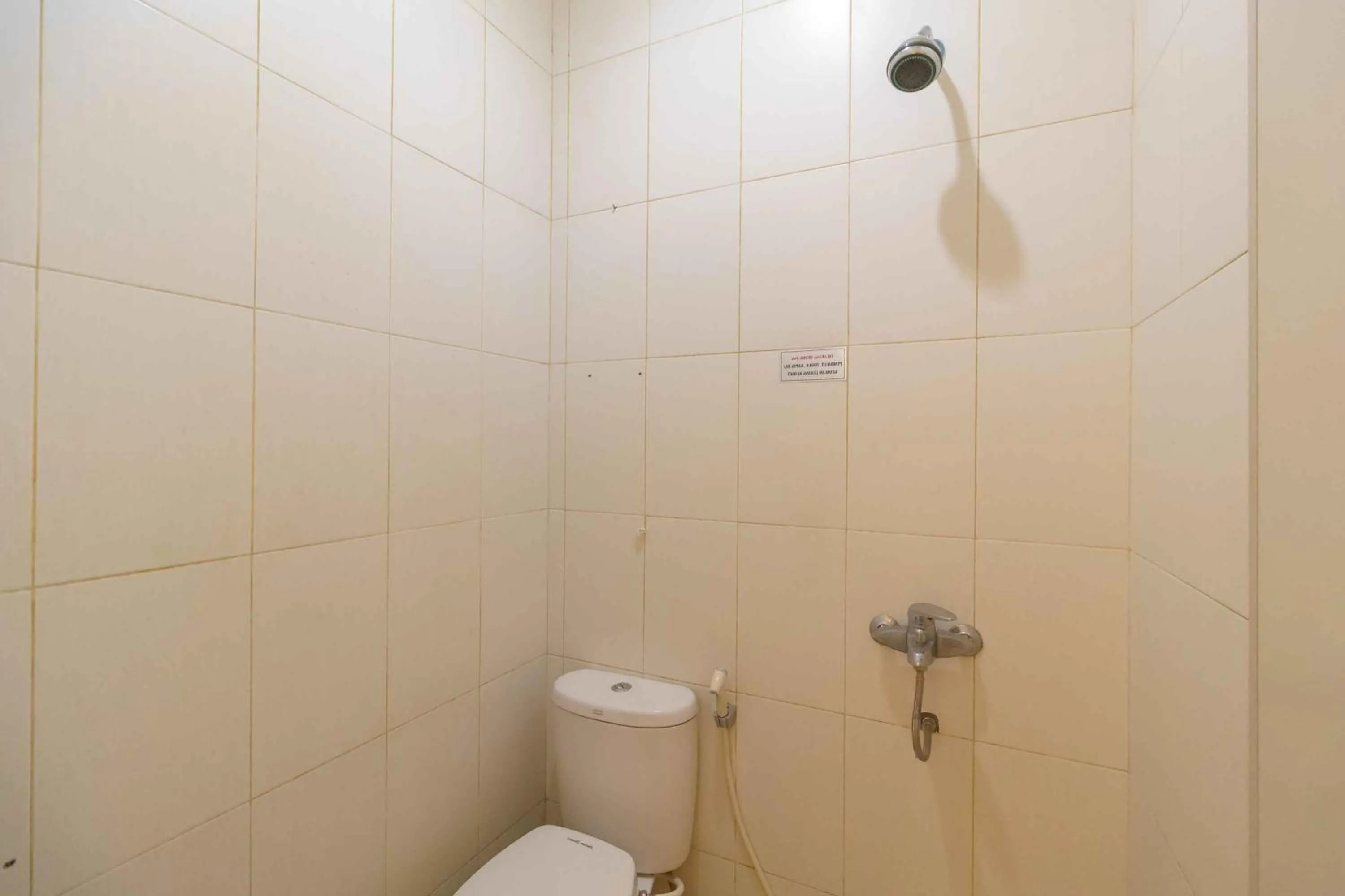 Twin Room in RedDoorz Syariah Near Jam Gadang Bukit tinggi 2