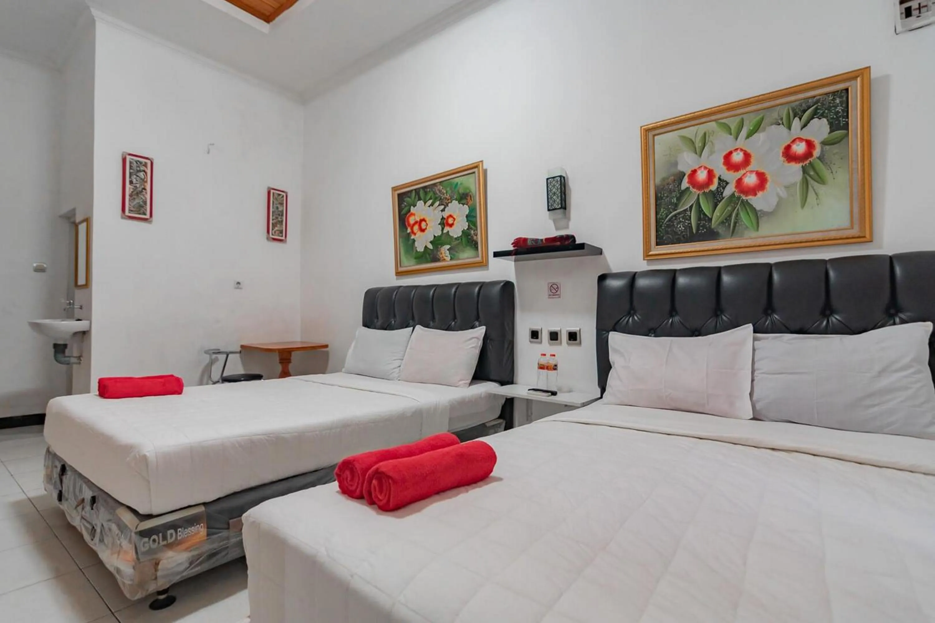 Family Room in Wisma Vandera Syariah Garut Mitra RedDoorz