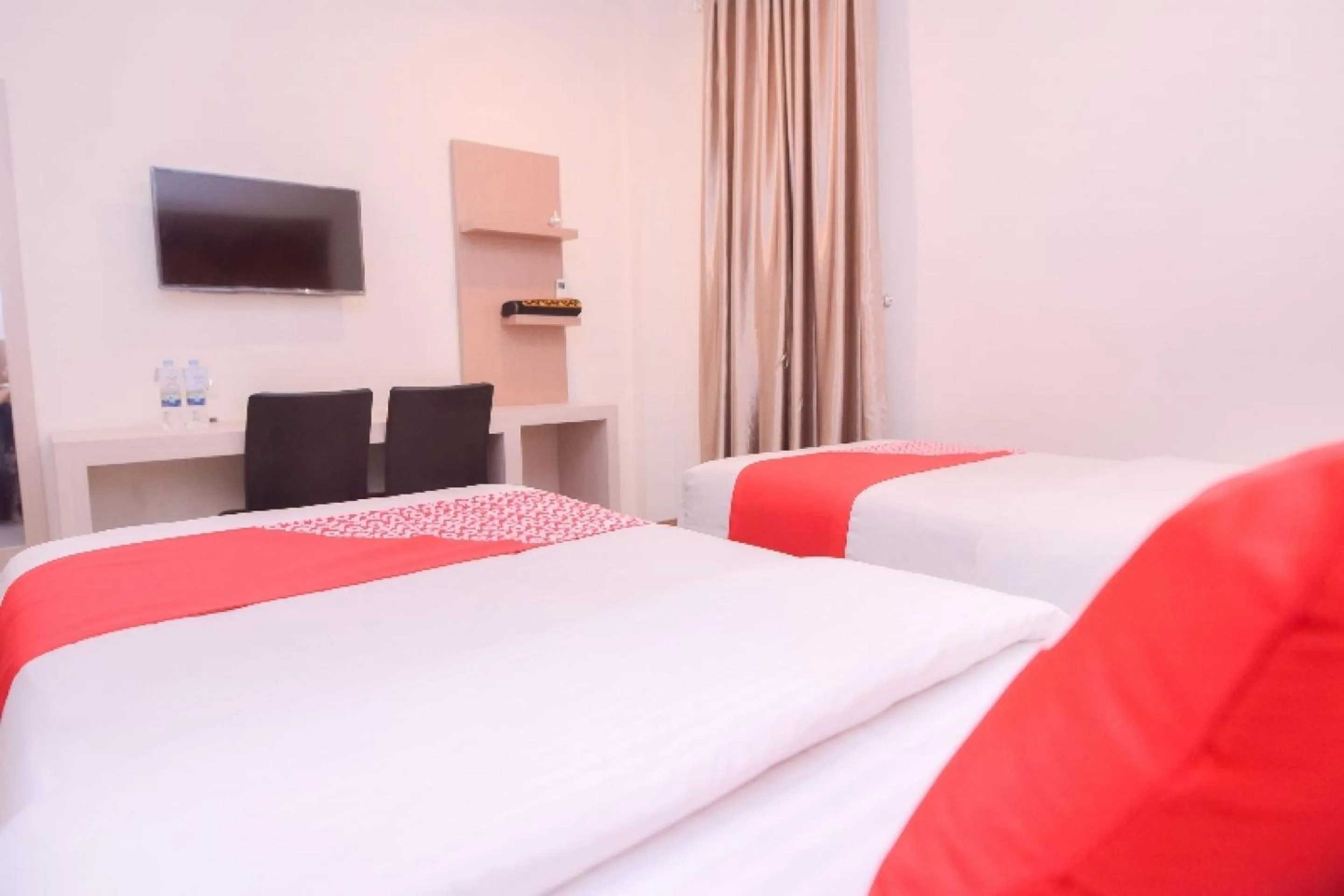 Delxue Twin Room in Capital O 2018 Ring Road Guest House Syariah