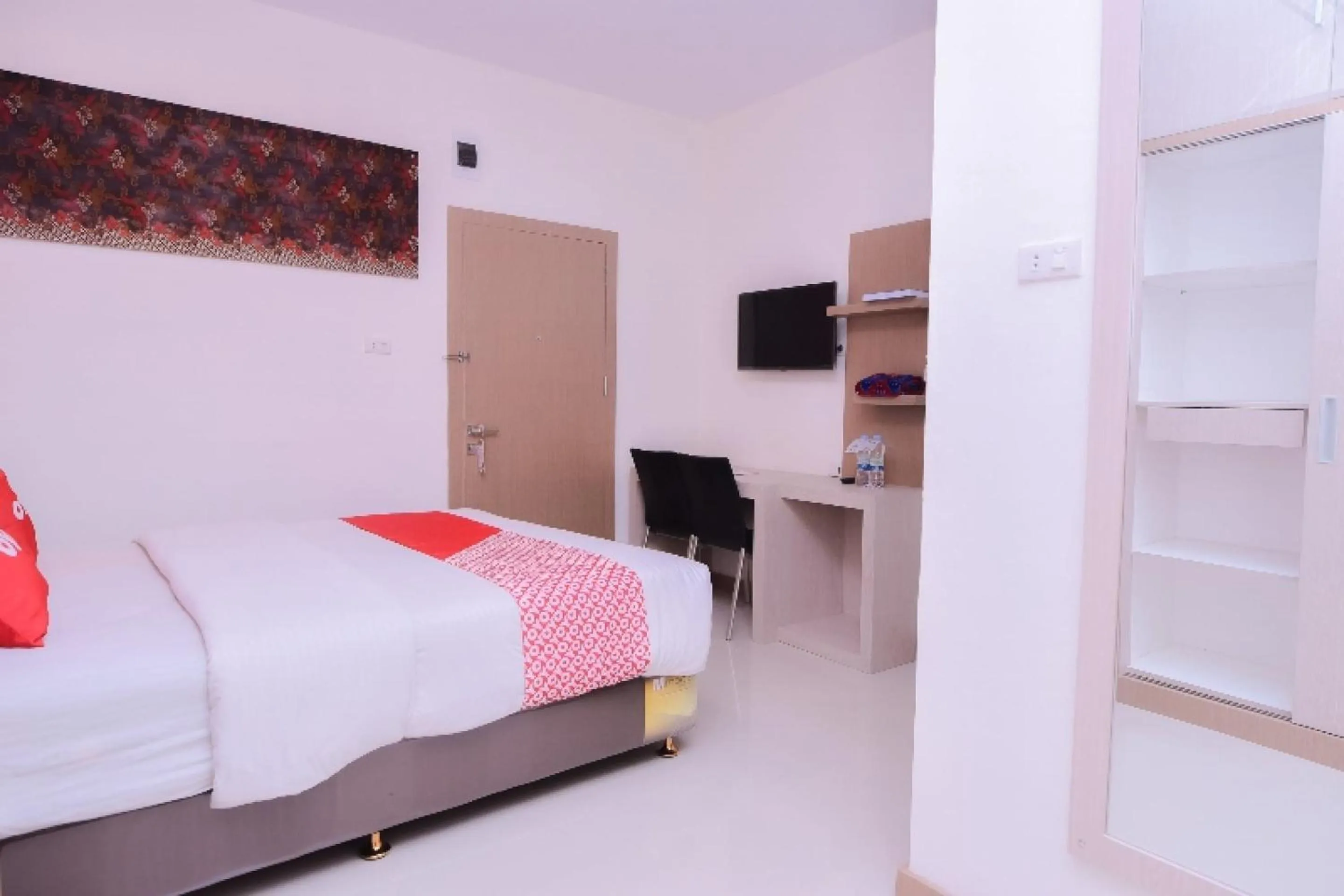 Deluxe Double Room in Capital O 2018 Ring Road Guest House Syariah