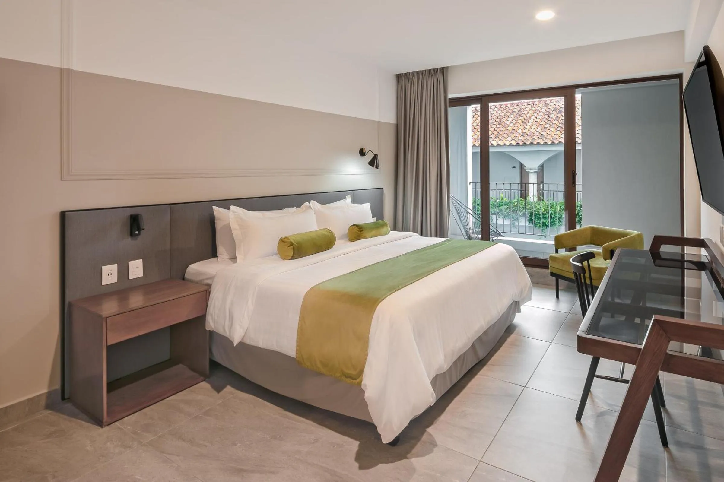 Deluxe Room 1 King in Gamma Orizaba Grand Hotel de France