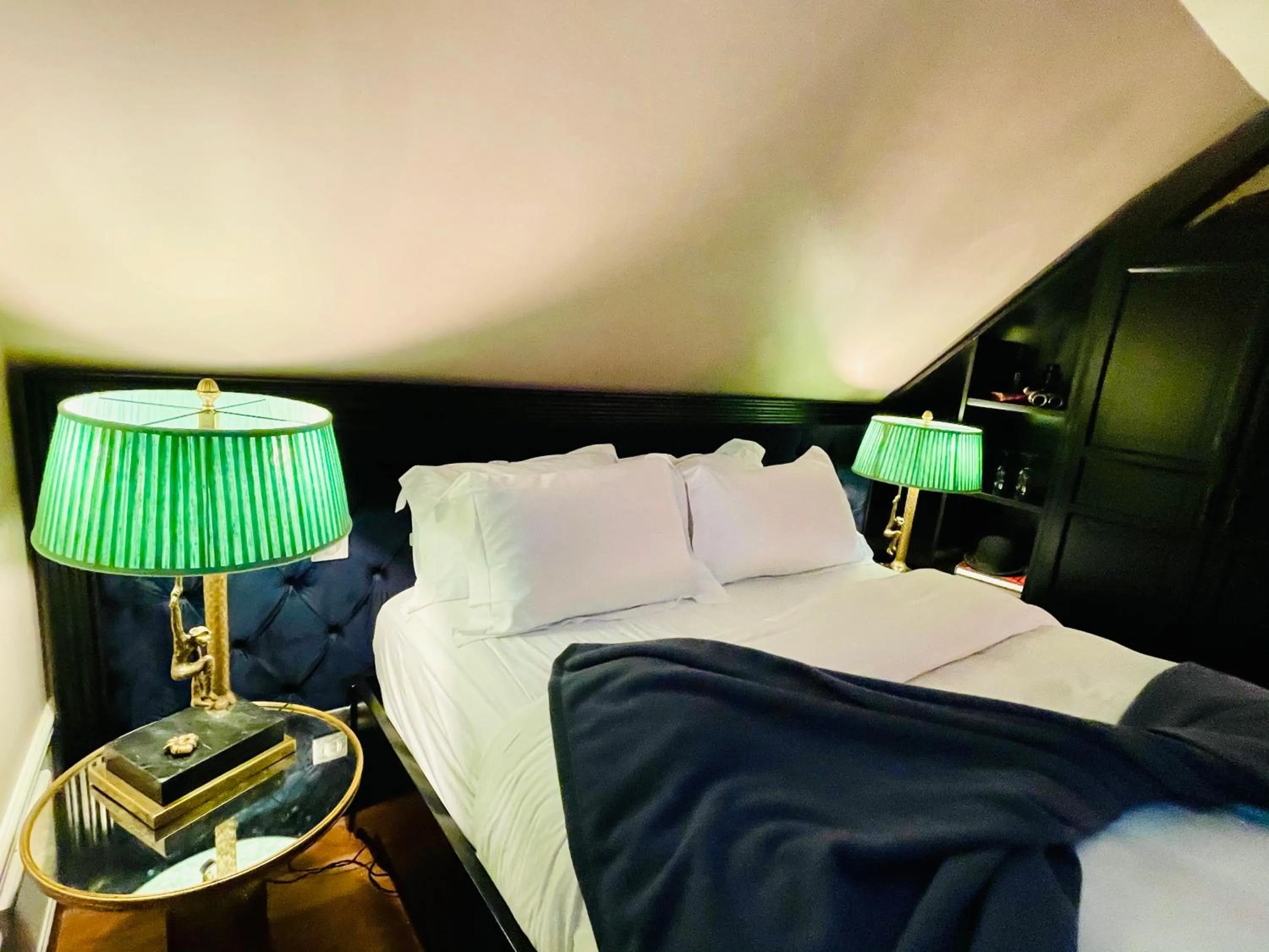 Traditional Queen Room in Moulin Royale