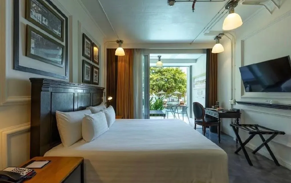 Deluxe King Room with Pool Access in Pattaya Modus Beachfront Resort