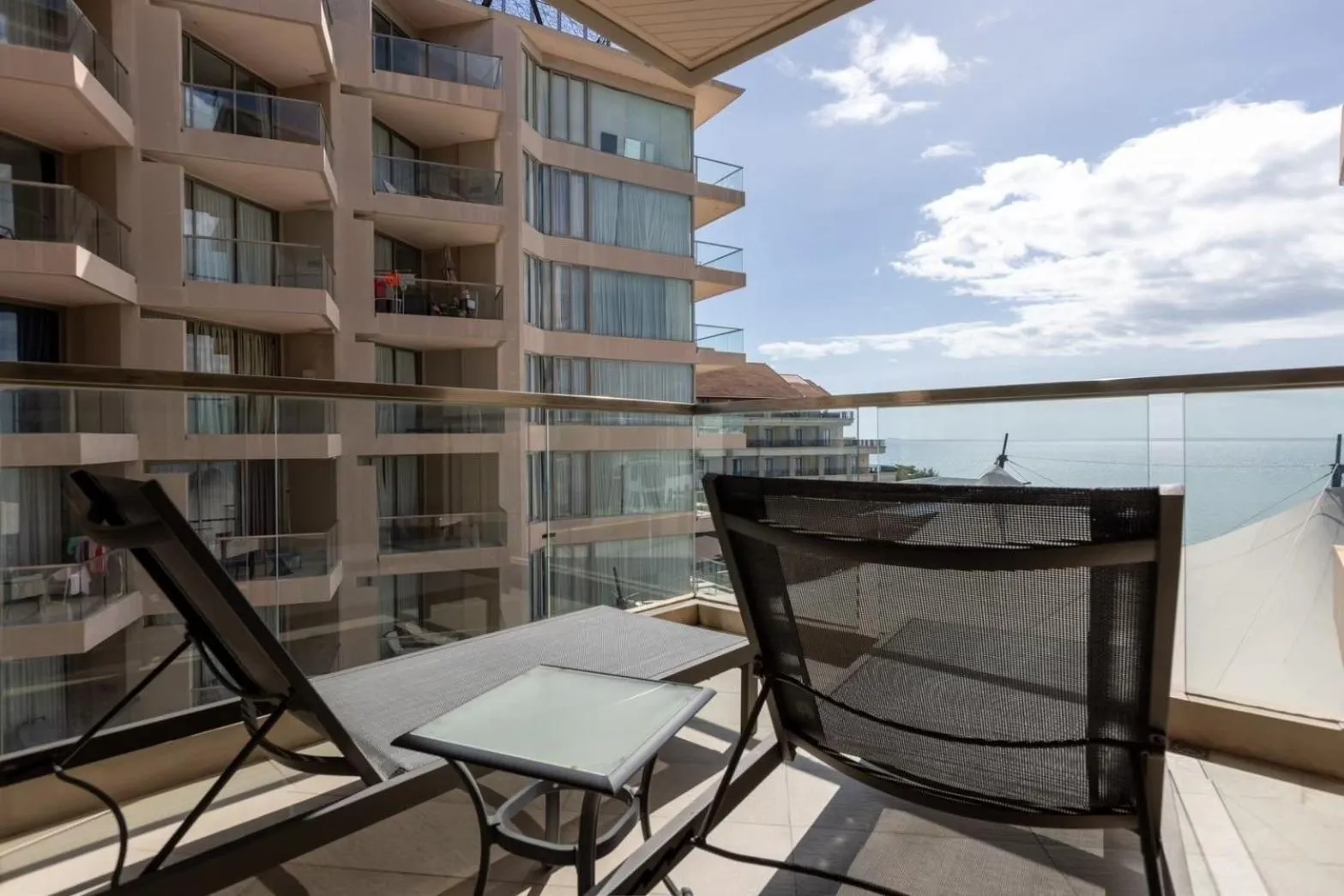 Deluxe Room in Pattaya Modus Beachfront Resort