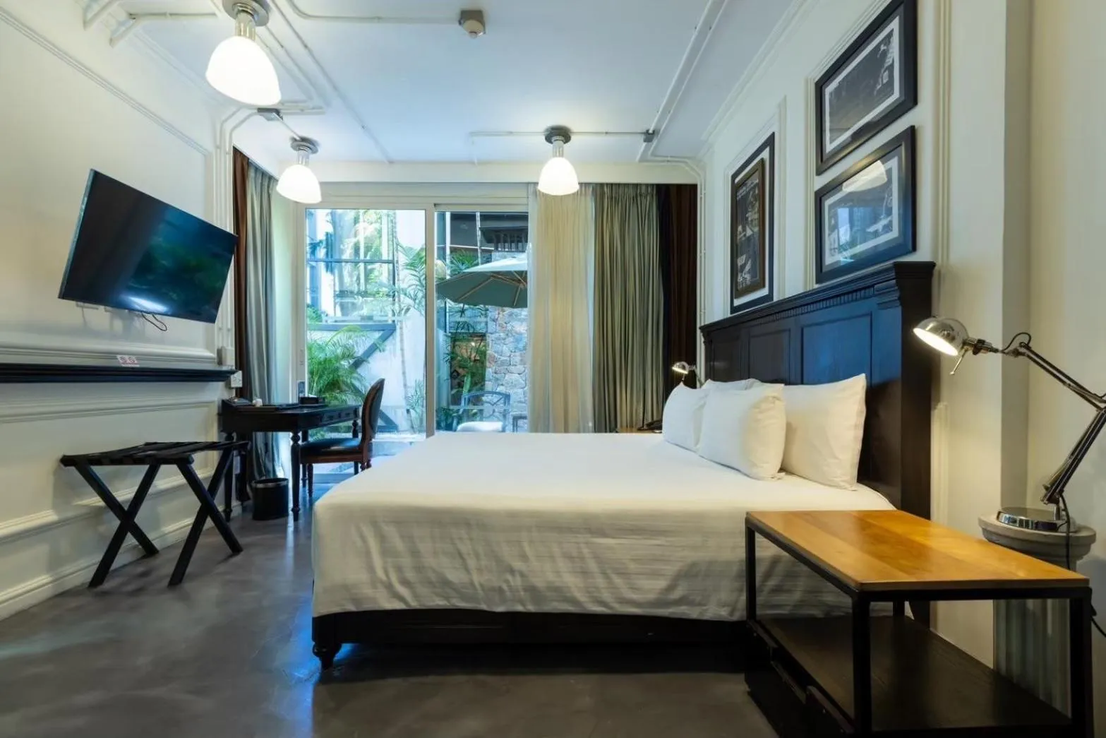 Superior King Room in Pattaya Modus Beachfront Resort