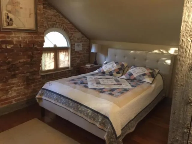 Standard Queen Room in Willard Richards Inn