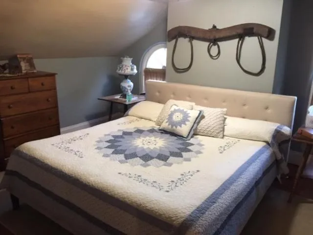 Deluxe Queen Room in Willard Richards Inn