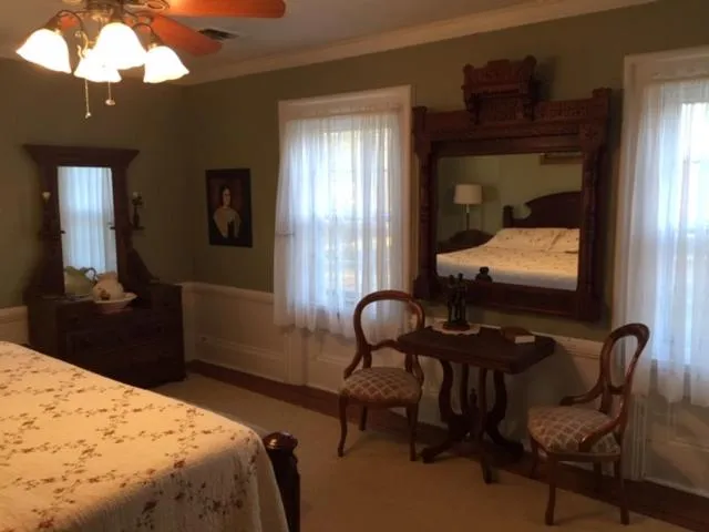 Deluxe King Room in Willard Richards Inn