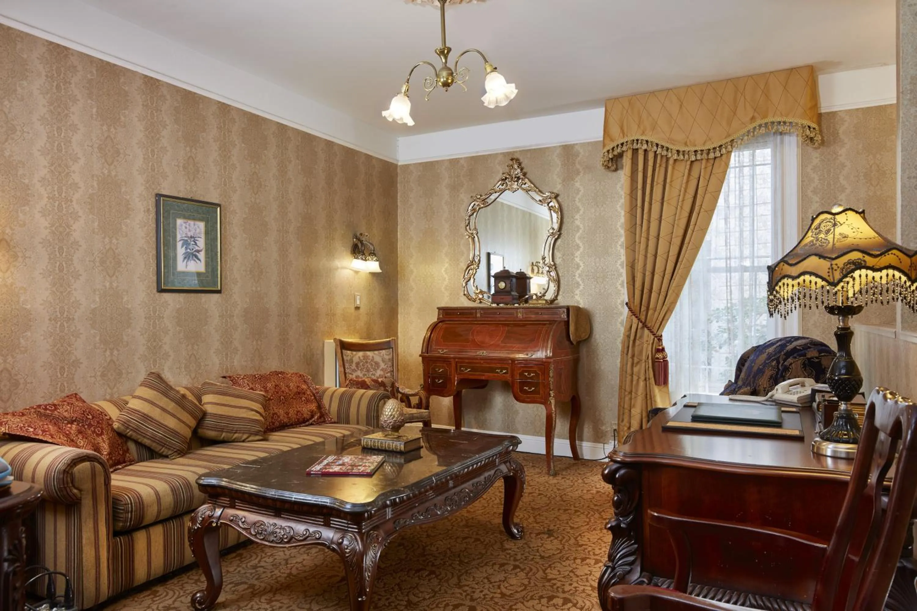 Royal Family Suite in Queen Anne