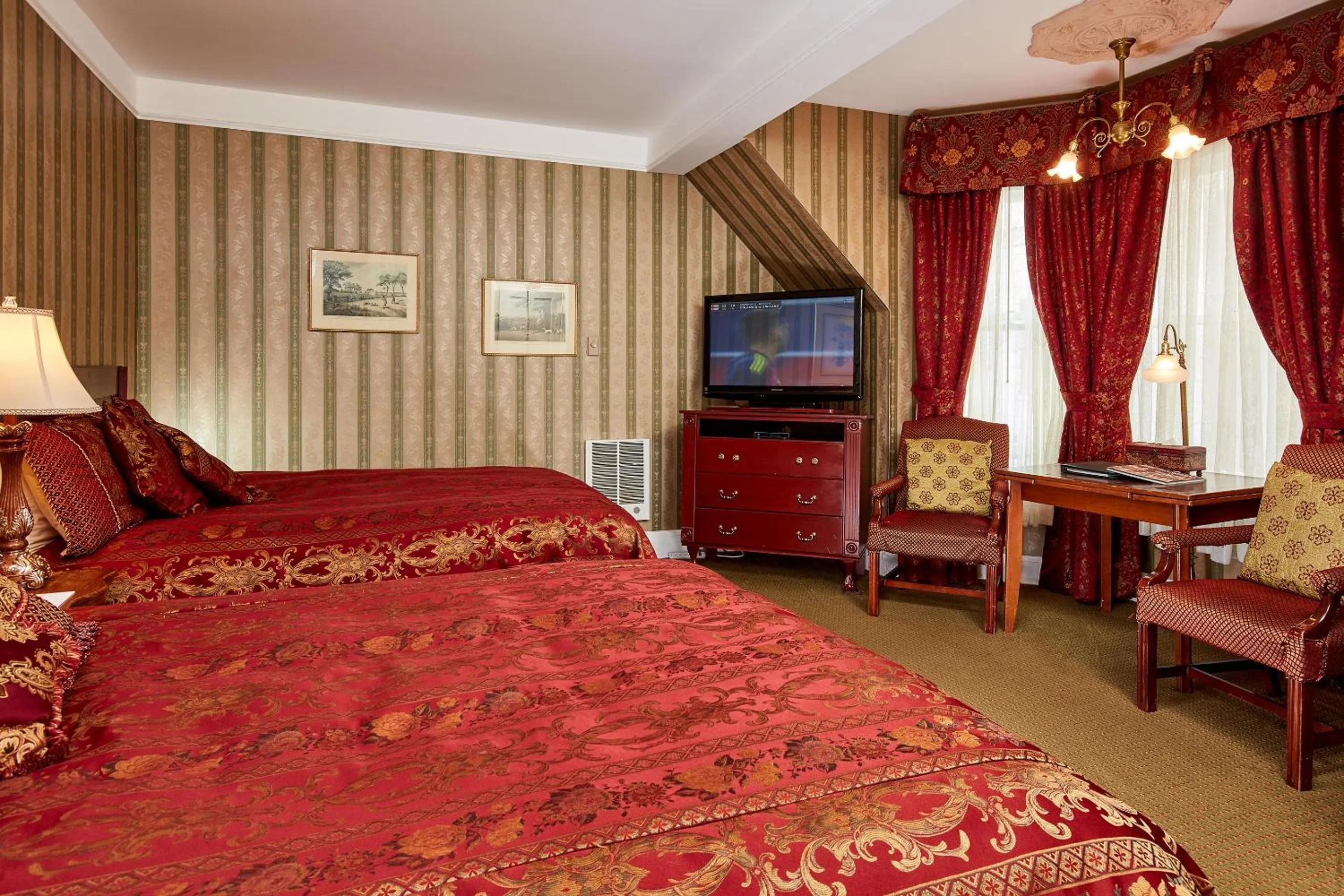 Standard Queen Room with Two Queen Beds in Queen Anne