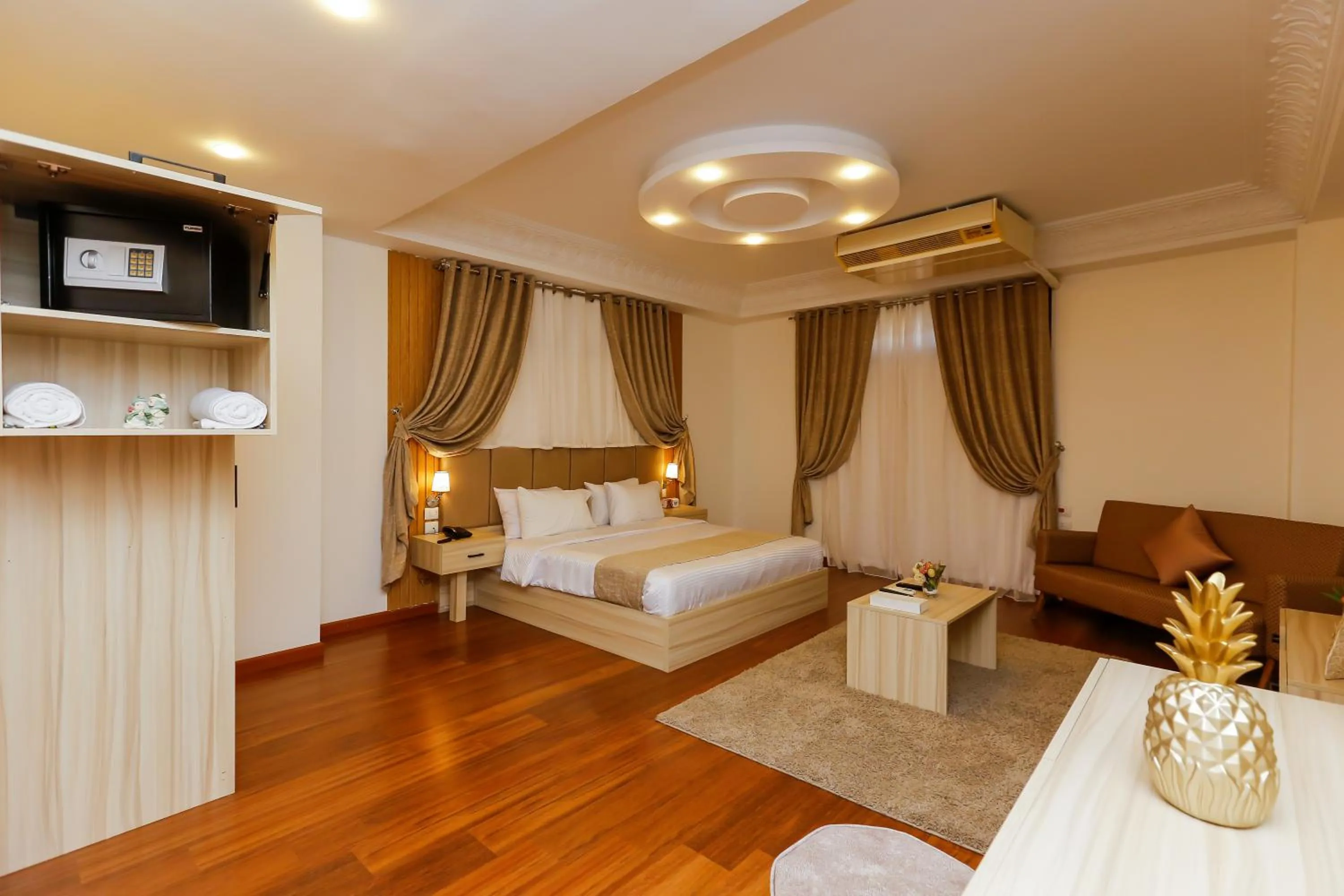 Standard Double Room - single occupancy in Pyramid Edge Hotel & Exclusive Pyramids View Rooftop