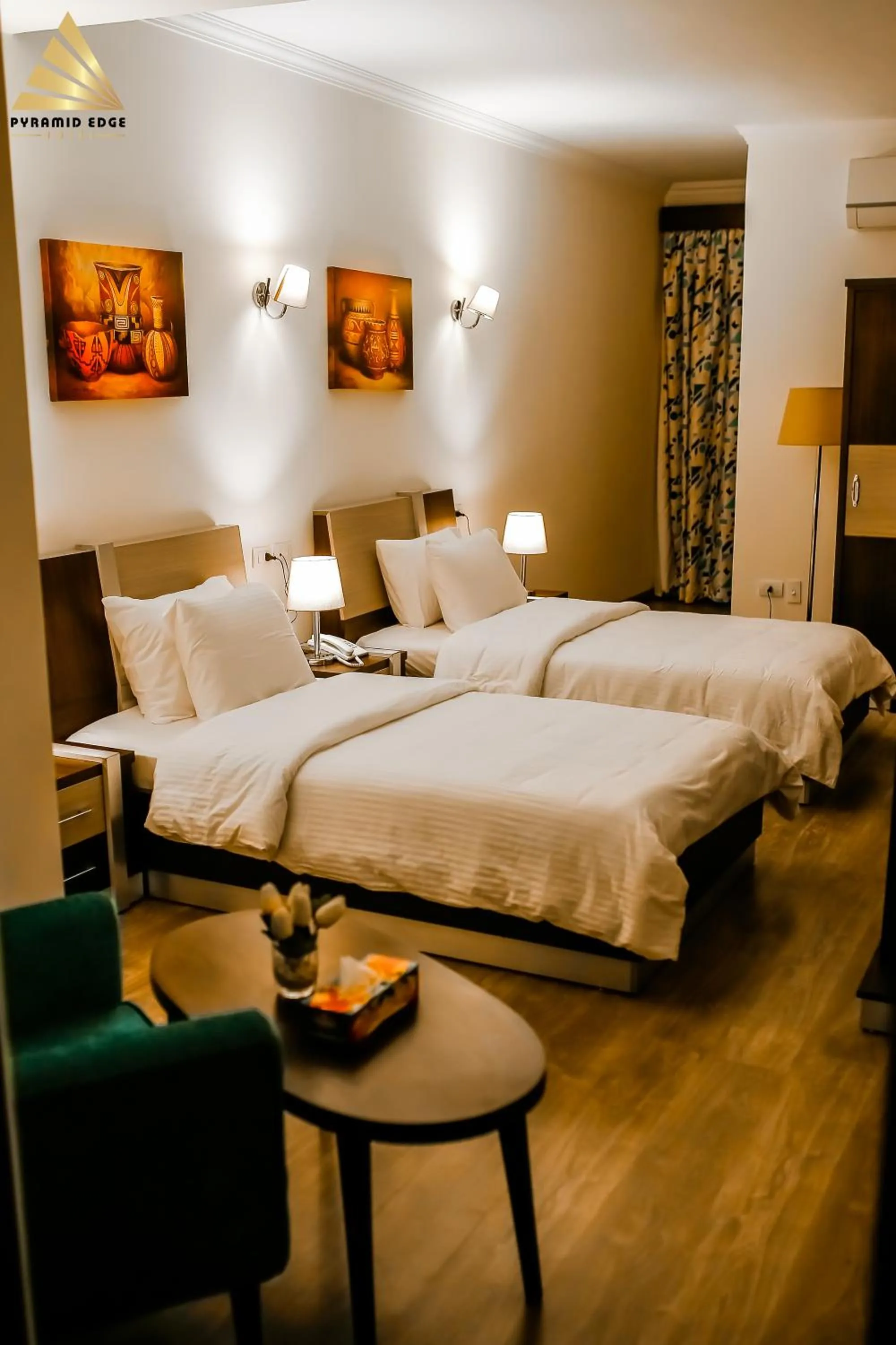 Deluxe Twin Room Pyramids View in Pyramid Edge Hotel & Exclusive Pyramids View Rooftop