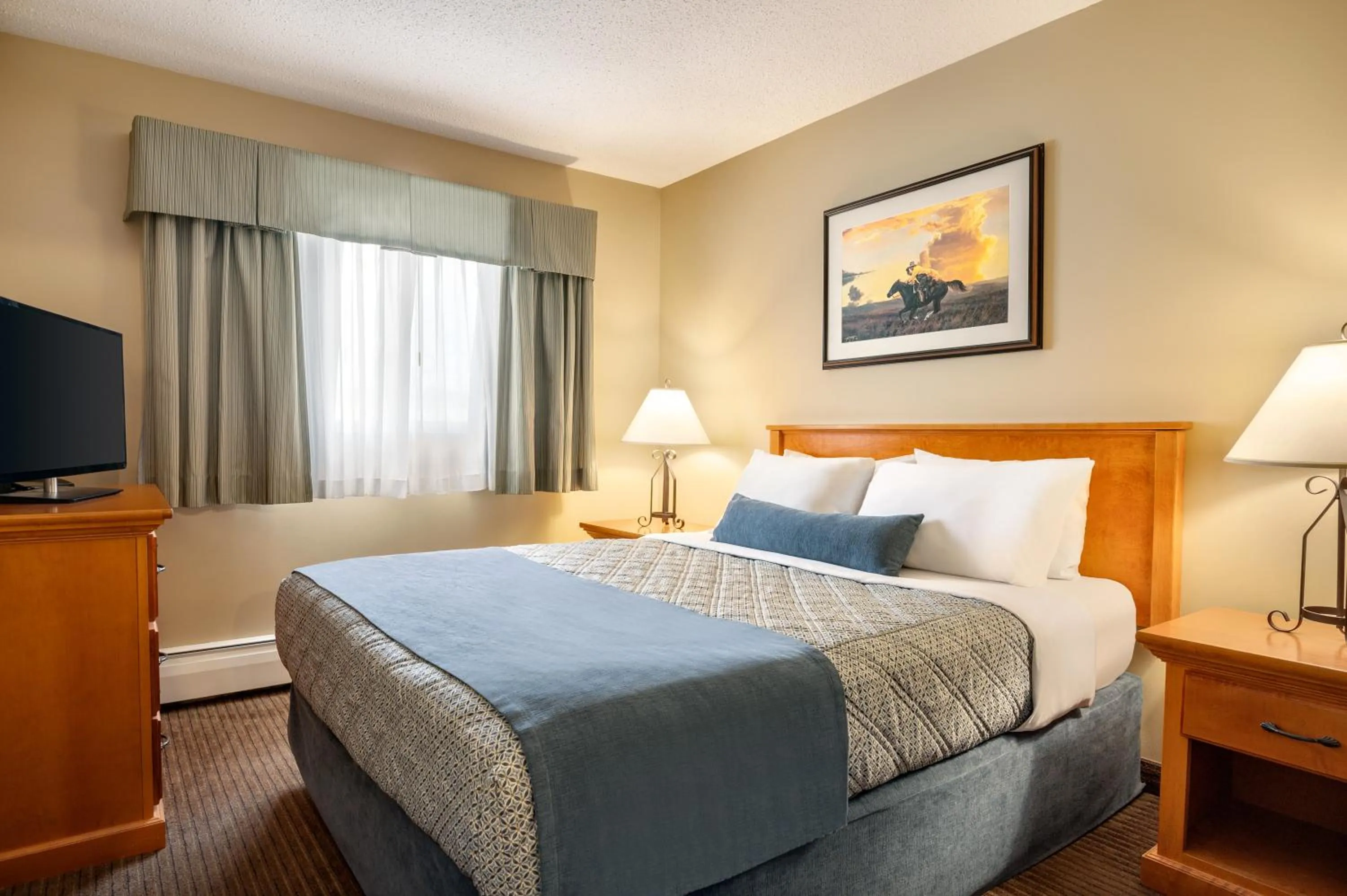 Three-Bedroom Queen Suite - Non-Smoking in Travelodge by Wyndham Edson