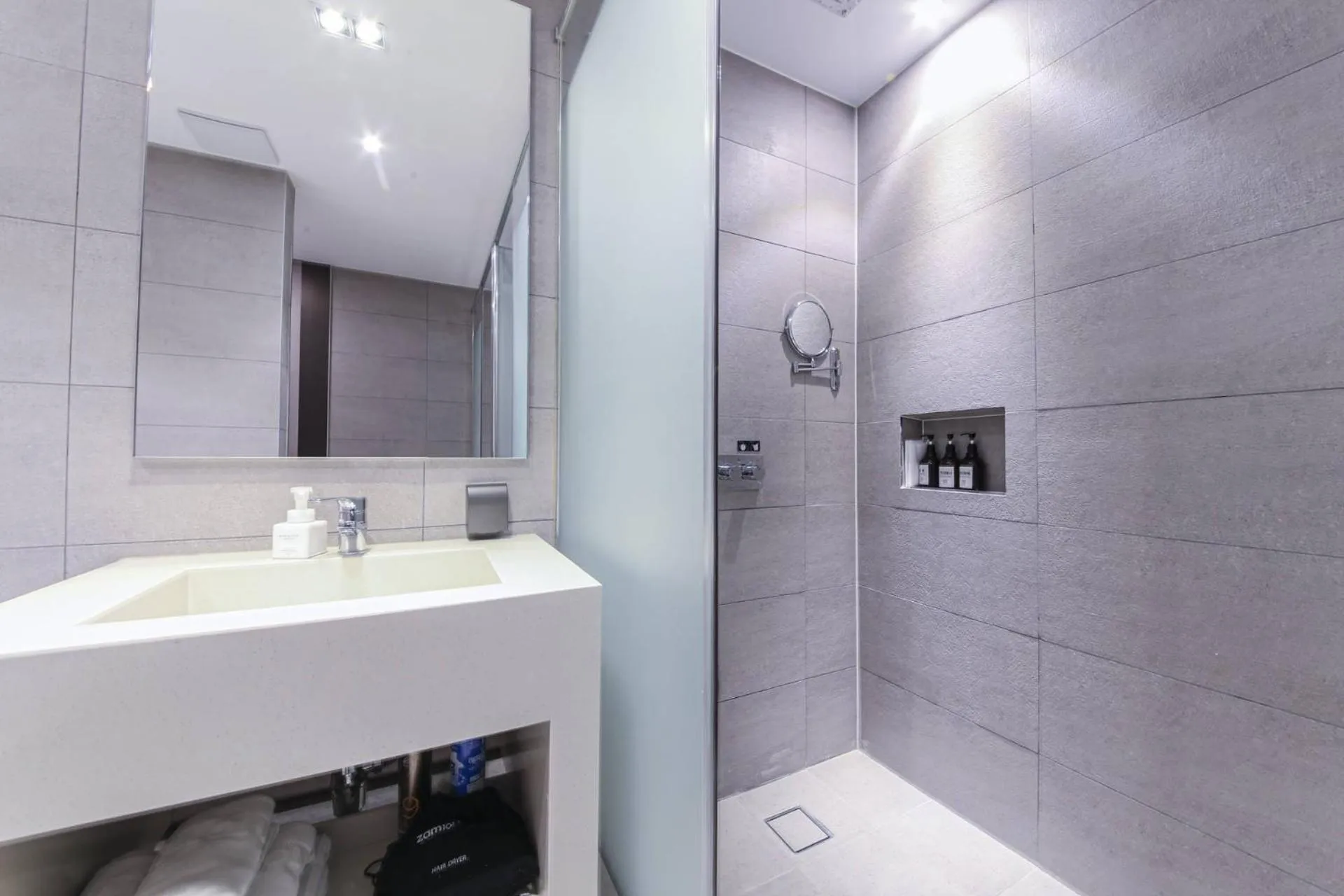 Deluxe Double or Twin Room in Zam 101