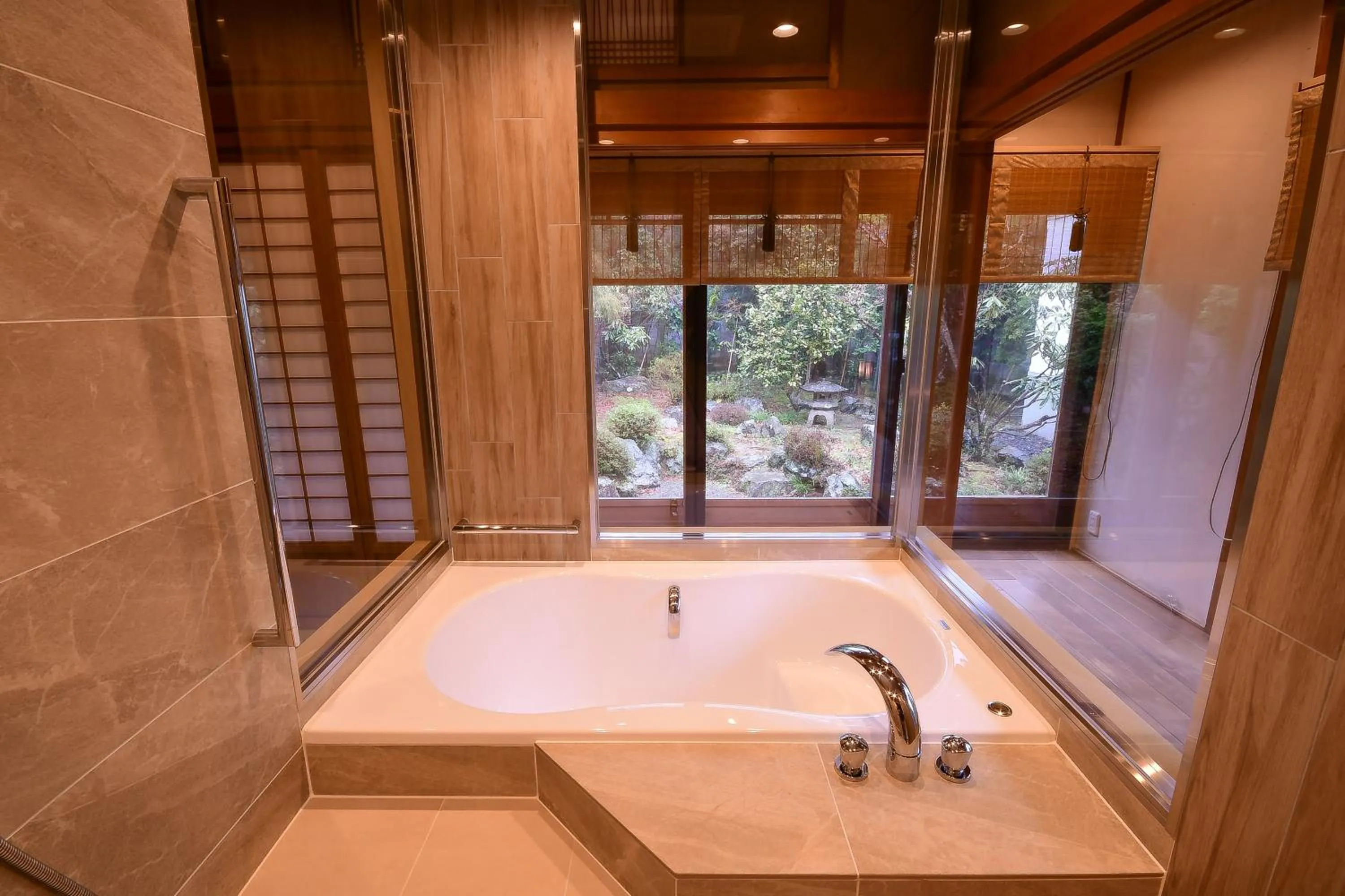 Suite in Koyasan Shukubo Yochiin