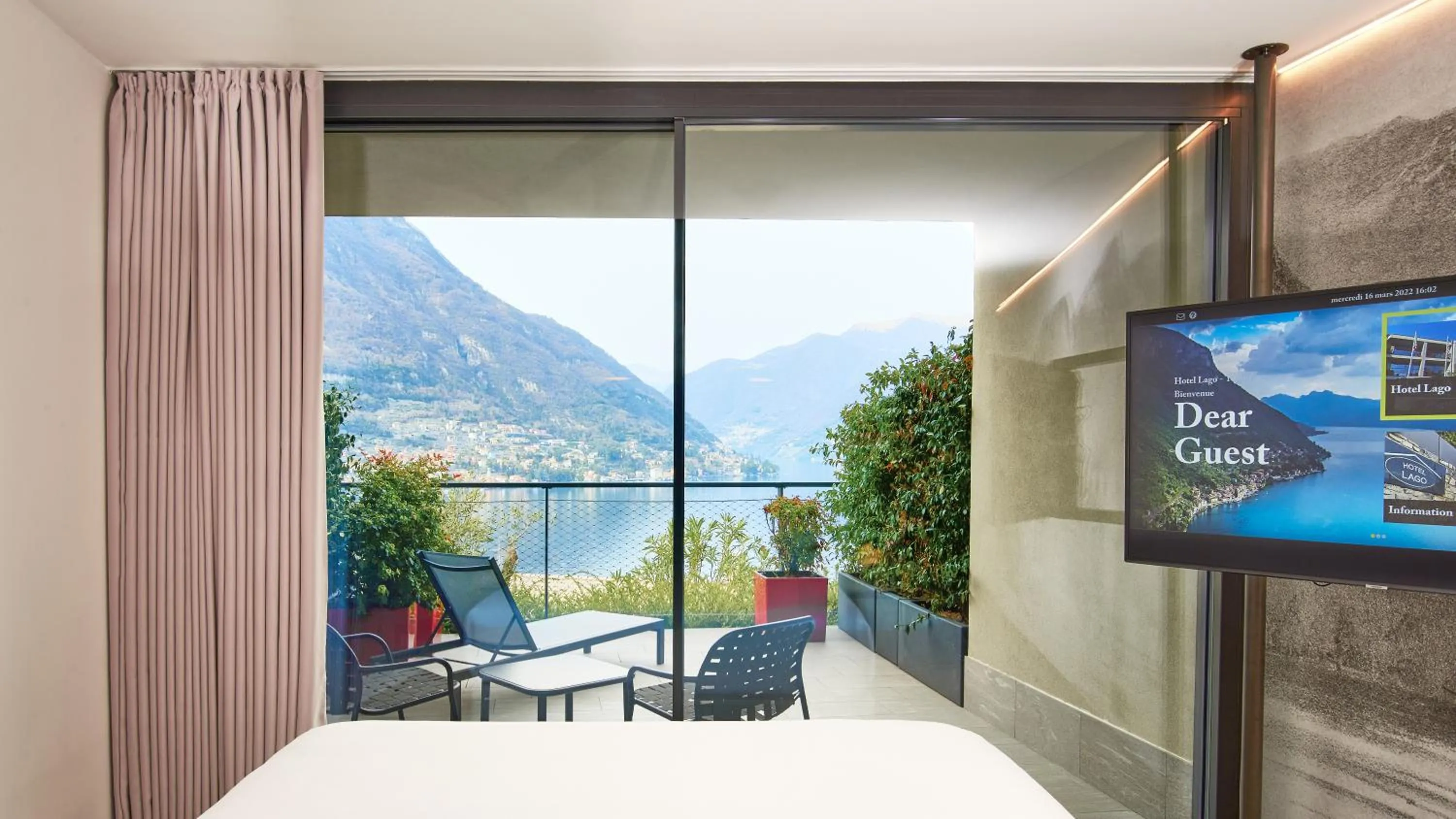 King Room with Lake View in Hotel Lago