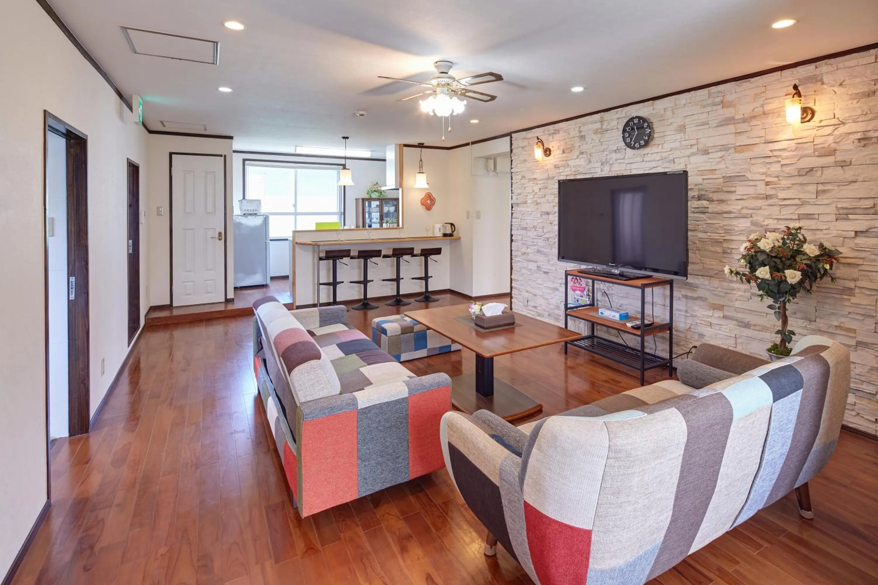 Three-Bedroom Apartment in Wind Makiminato